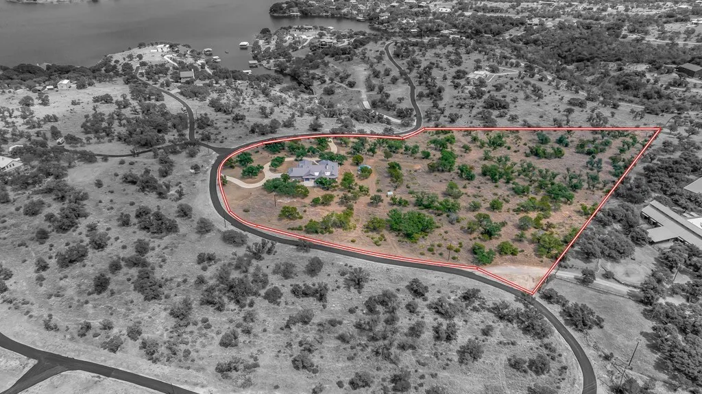 Single Family Residence For Sale in Burnet County , 3989 Sunset Cliff Road, Burnet, Texas 78611, 3 Bedroom, 3 Bathroom, 2 Garage spaces, 3,921 Sqft, built in 2021, mls#21390633, Real Estate Agent in Burnet, Homes For Sale in Burnet county, Homes For Sale in Burnet, Realtor in Burnet Texas, Real Estate Brokerage Independent Realty Texas, Luminita Cordes Realtor