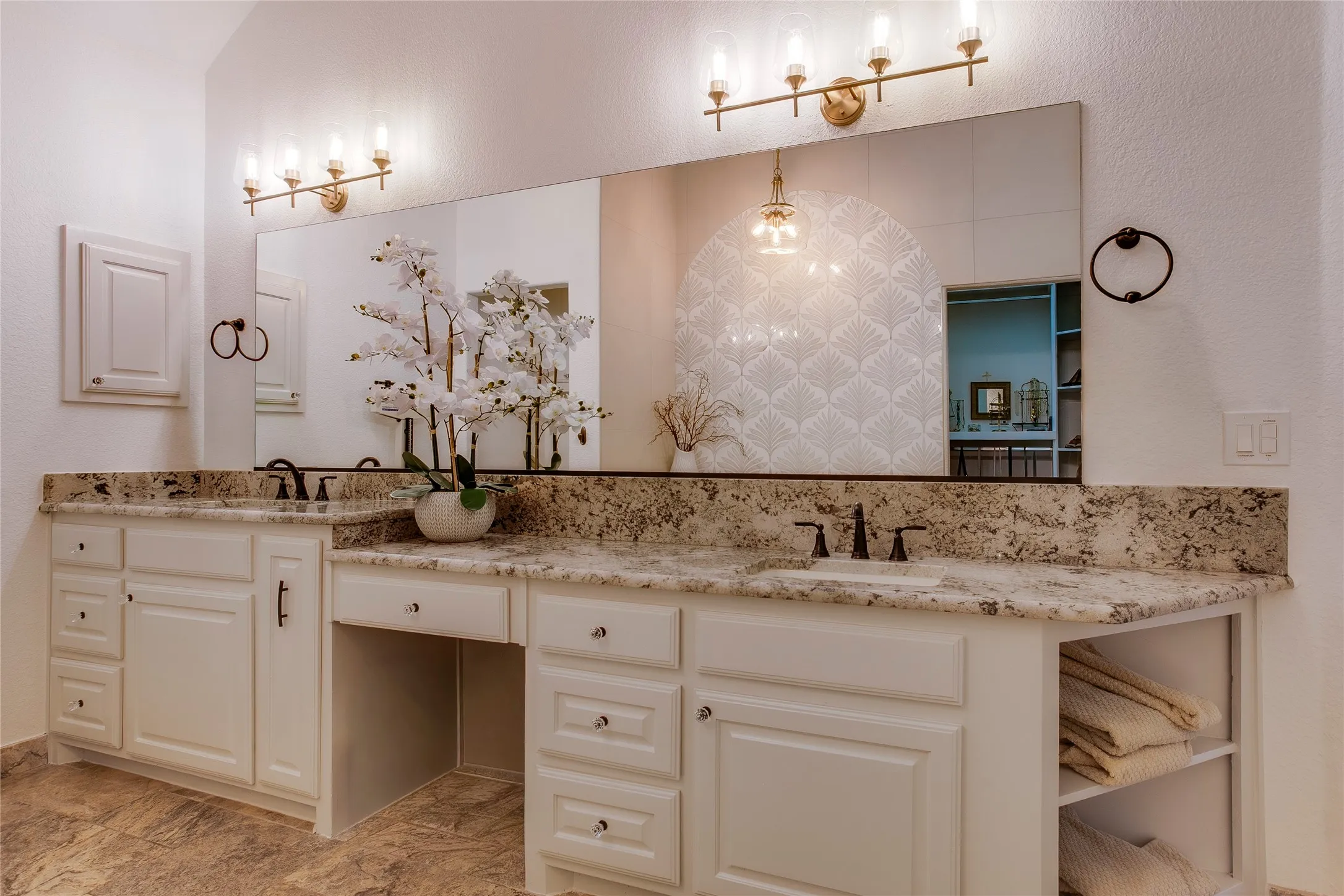 Single Family Residence For Sale in Dallas County , 9431 Hobart Street, Dallas, Texas 75218, 4 Bedroom, 2 Bathroom, 2 Garage spaces, 2,436 Sqft, built in 2014, mls#21392649, Real Estate Agent in Dallas, Homes For Sale in Dallas county, Homes For Sale in Dallas, Realtor in Dallas Texas, Real Estate Brokerage Independent Realty Texas, Luminita Cordes Realtor