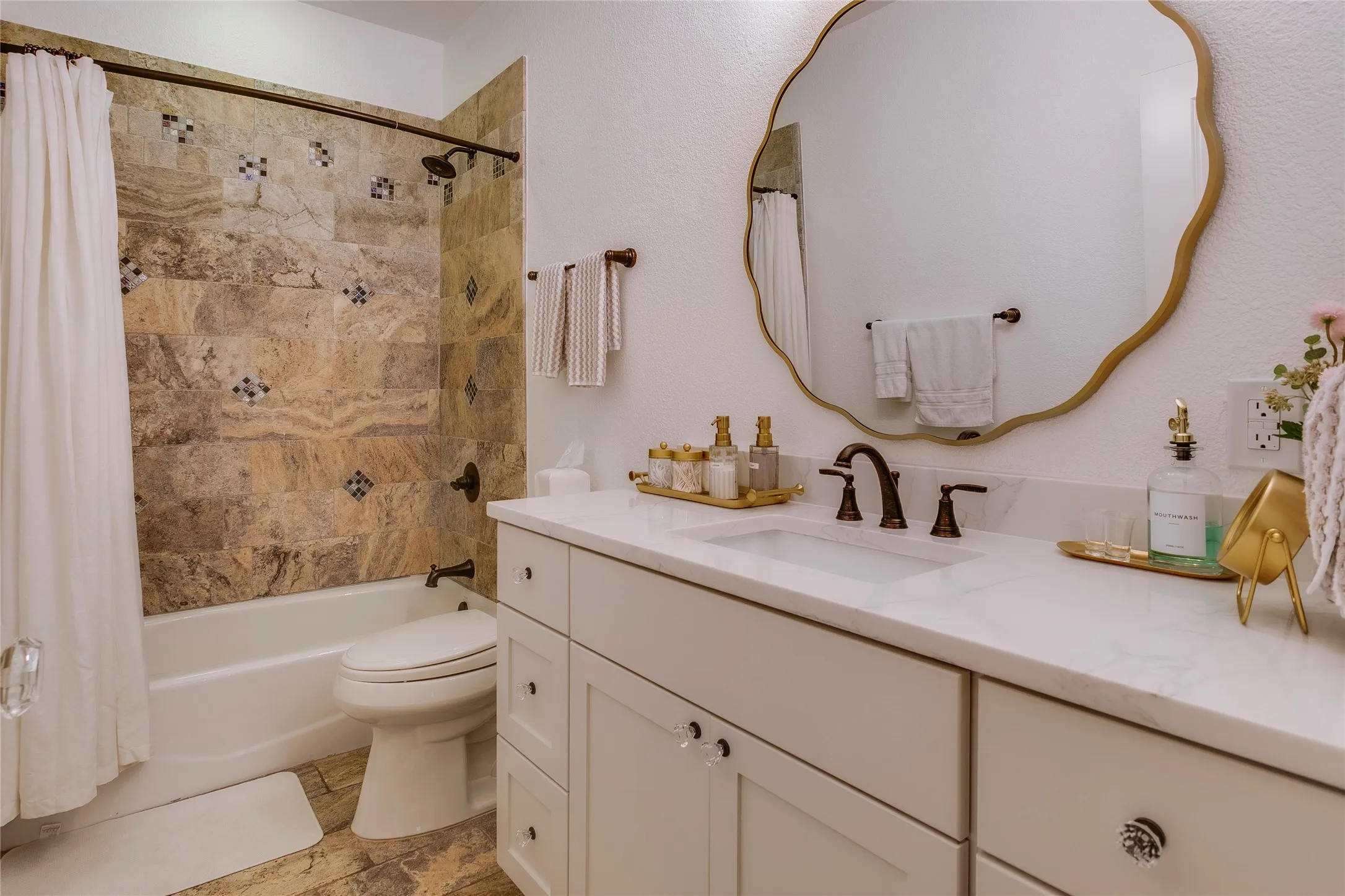 Single Family Residence For Sale in Dallas County , 9431 Hobart Street, Dallas, Texas 75218, 4 Bedroom, 2 Bathroom, 2 Garage spaces, 2,436 Sqft, built in 2014, mls#21392649, Real Estate Agent in Dallas, Homes For Sale in Dallas county, Homes For Sale in Dallas, Realtor in Dallas Texas, Real Estate Brokerage Independent Realty Texas, Luminita Cordes Realtor