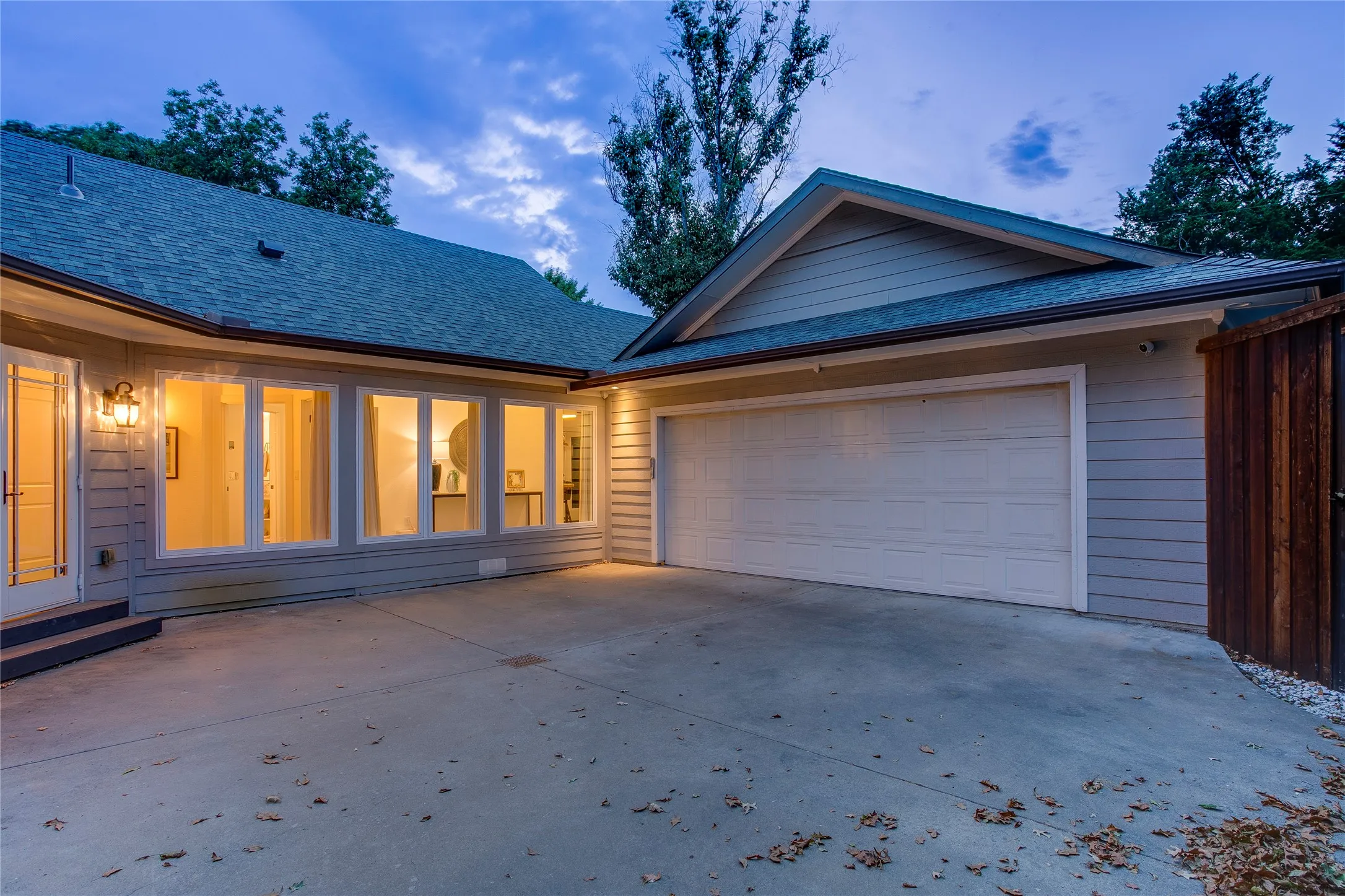 Single Family Residence For Sale in Dallas County , 9431 Hobart Street, Dallas, Texas 75218, 4 Bedroom, 2 Bathroom, 2 Garage spaces, 2,436 Sqft, built in 2014, mls#21392649, Real Estate Agent in Dallas, Homes For Sale in Dallas county, Homes For Sale in Dallas, Realtor in Dallas Texas, Real Estate Brokerage Independent Realty Texas, Luminita Cordes Realtor