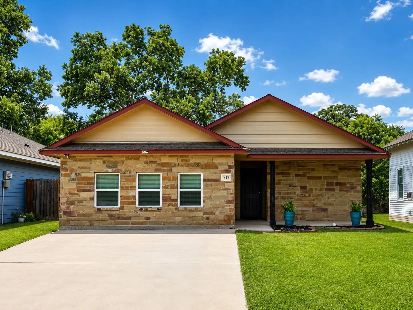 Single Family Residence For Rent in Fannin County , 719 E 6th Street, Bonham, Texas 75418, 3 Bedroom, 3 Bathroom, Garage spaces, 1,791 Sqft, built in 2019, mls#21396516, Real Estate Agent in Bonham, Homes For Rent in Fannin county, Homes For Rent in Bonham, Realtor in Bonham Texas, Real Estate Brokerage Independent Realty Texas, Luminita Cordes Realtor