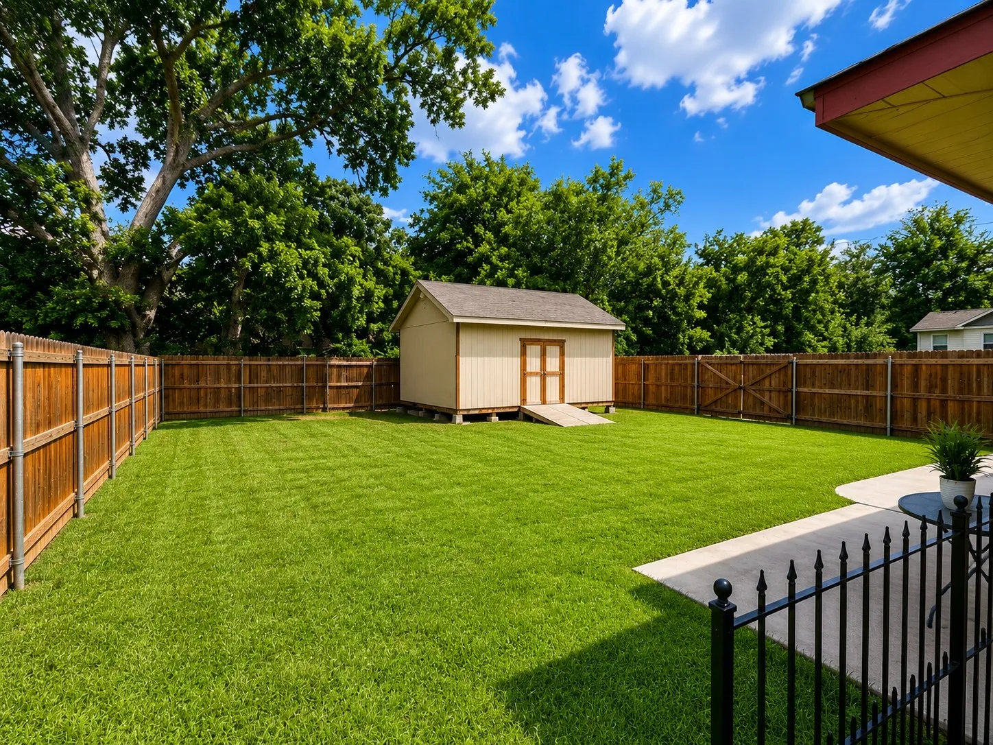 Single Family Residence For Rent in Fannin County , 719 E 6th Street, Bonham, Texas 75418, 3 Bedroom, 3 Bathroom, Garage spaces, 1,791 Sqft, built in 2019, mls#21396516, Real Estate Agent in Bonham, Homes For Rent in Fannin county, Homes For Rent in Bonham, Realtor in Bonham Texas, Real Estate Brokerage Independent Realty Texas, Luminita Cordes Realtor