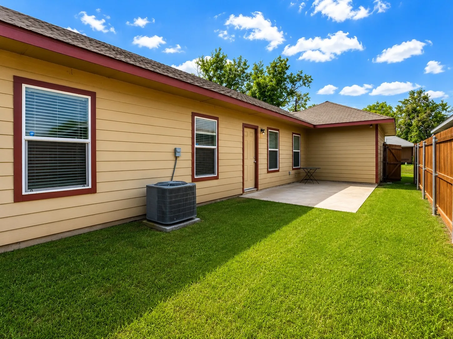 Single Family Residence For Rent in Fannin County , 719 E 6th Street, Bonham, Texas 75418, 3 Bedroom, 3 Bathroom, Garage spaces, 1,791 Sqft, built in 2019, mls#21396516, Real Estate Agent in Bonham, Homes For Rent in Fannin county, Homes For Rent in Bonham, Realtor in Bonham Texas, Real Estate Brokerage Independent Realty Texas, Luminita Cordes Realtor