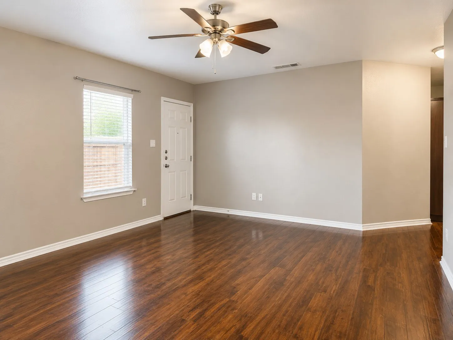 Single Family Residence For Rent in Fannin County , 719 E 6th Street, Bonham, Texas 75418, 3 Bedroom, 3 Bathroom, Garage spaces, 1,791 Sqft, built in 2019, mls#21396516, Real Estate Agent in Bonham, Homes For Rent in Fannin county, Homes For Rent in Bonham, Realtor in Bonham Texas, Real Estate Brokerage Independent Realty Texas, Luminita Cordes Realtor
