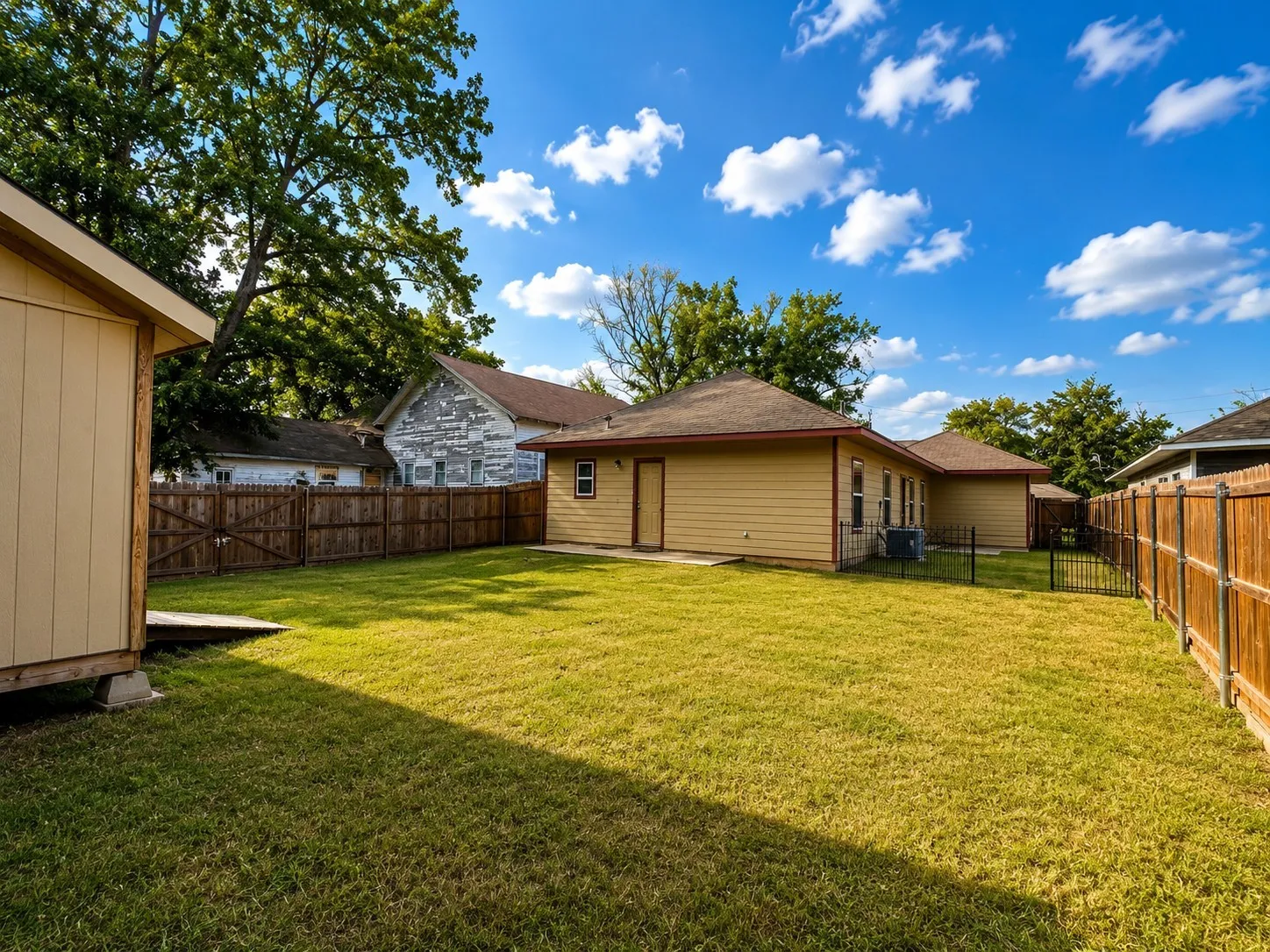 Single Family Residence For Rent in Fannin County , 719 E 6th Street, Bonham, Texas 75418, 3 Bedroom, 3 Bathroom, Garage spaces, 1,791 Sqft, built in 2019, mls#21396516, Real Estate Agent in Bonham, Homes For Rent in Fannin county, Homes For Rent in Bonham, Realtor in Bonham Texas, Real Estate Brokerage Independent Realty Texas, Luminita Cordes Realtor