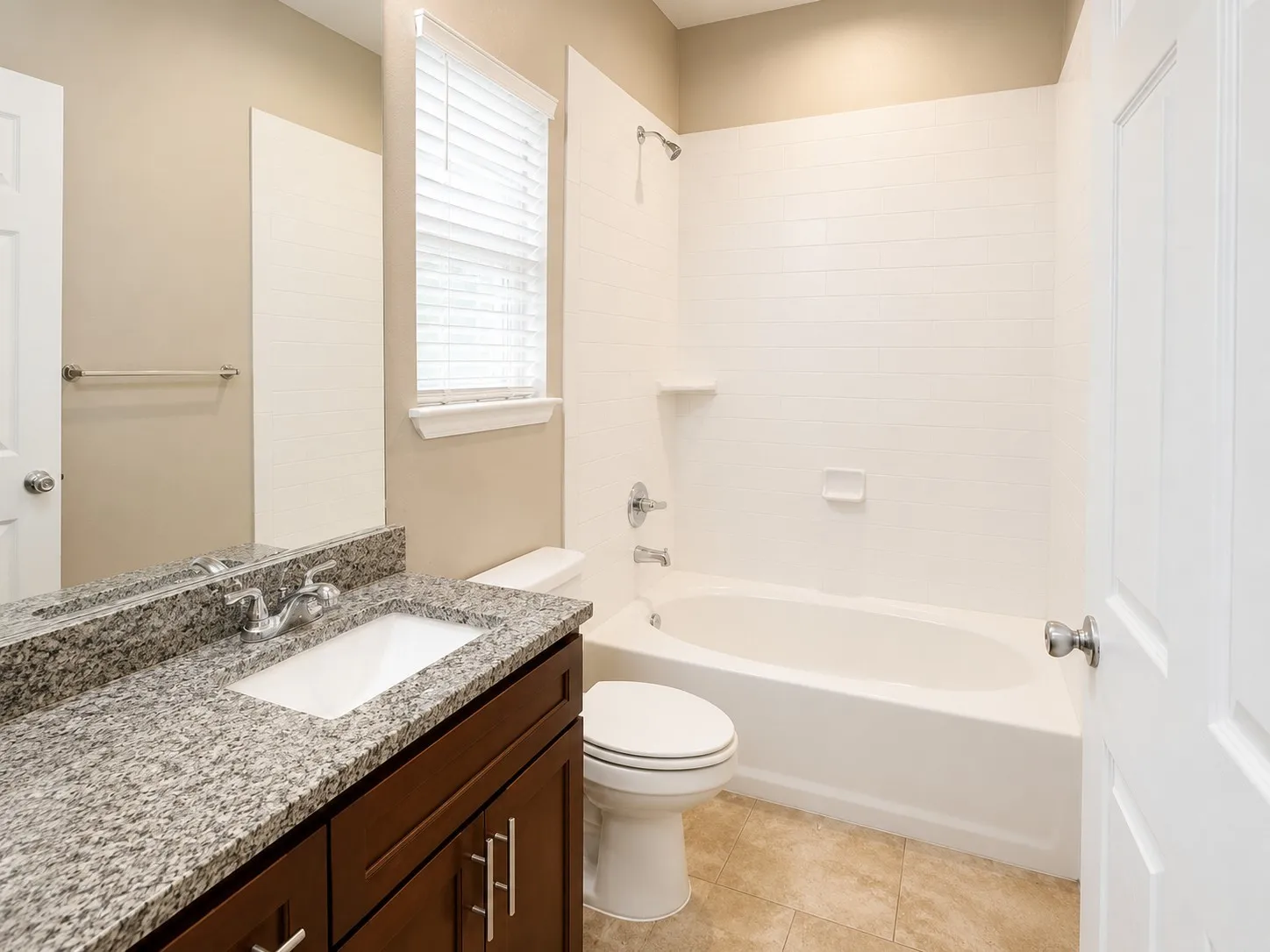 Single Family Residence For Rent in Fannin County , 719 E 6th Street, Bonham, Texas 75418, 3 Bedroom, 3 Bathroom, Garage spaces, 1,791 Sqft, built in 2019, mls#21396516, Real Estate Agent in Bonham, Homes For Rent in Fannin county, Homes For Rent in Bonham, Realtor in Bonham Texas, Real Estate Brokerage Independent Realty Texas, Luminita Cordes Realtor