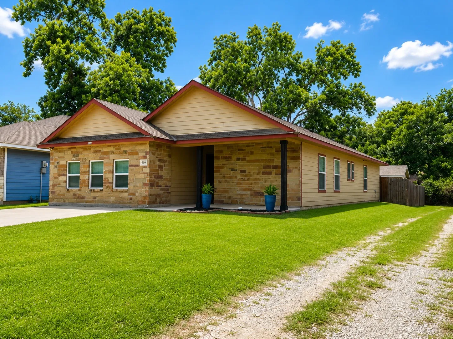 Single Family Residence For Rent in Fannin County , 719 E 6th Street, Bonham, Texas 75418, 3 Bedroom, 3 Bathroom, Garage spaces, 1,791 Sqft, built in 2019, mls#21396516, Real Estate Agent in Bonham, Homes For Rent in Fannin county, Homes For Rent in Bonham, Realtor in Bonham Texas, Real Estate Brokerage Independent Realty Texas, Luminita Cordes Realtor