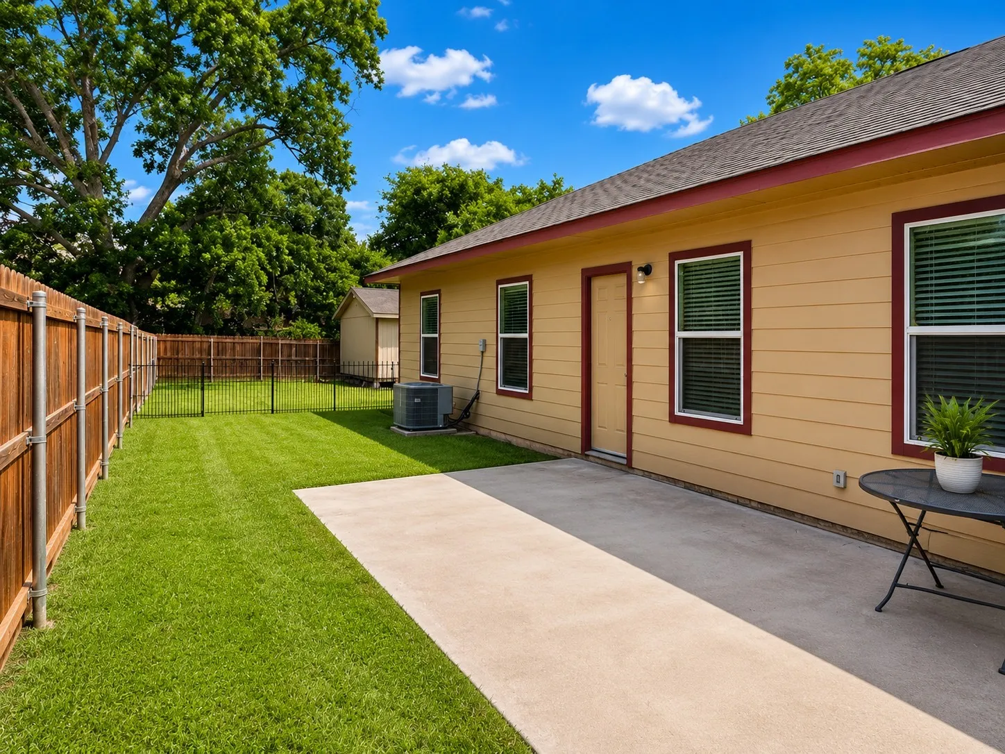 Single Family Residence For Rent in Fannin County , 719 E 6th Street, Bonham, Texas 75418, 3 Bedroom, 3 Bathroom, Garage spaces, 1,791 Sqft, built in 2019, mls#21396516, Real Estate Agent in Bonham, Homes For Rent in Fannin county, Homes For Rent in Bonham, Realtor in Bonham Texas, Real Estate Brokerage Independent Realty Texas, Luminita Cordes Realtor