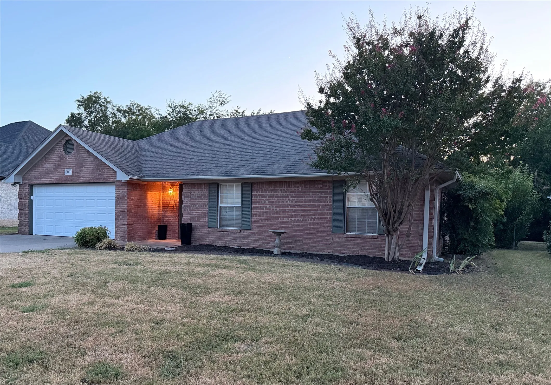 Single Family Residence For Sale in Cooke County , 1107 Oxford Drive, Gainesville, Texas 76240, 3 Bedroom, 2 Bathroom, 2 Garage spaces, 1,382 Sqft, built in 1997, mls#21395871, Real Estate Agent in Gainesville, Homes For Sale in Cooke county, Homes For Sale in Gainesville, Realtor in Gainesville Texas, Real Estate Brokerage Independent Realty Texas, Luminita Cordes Realtor