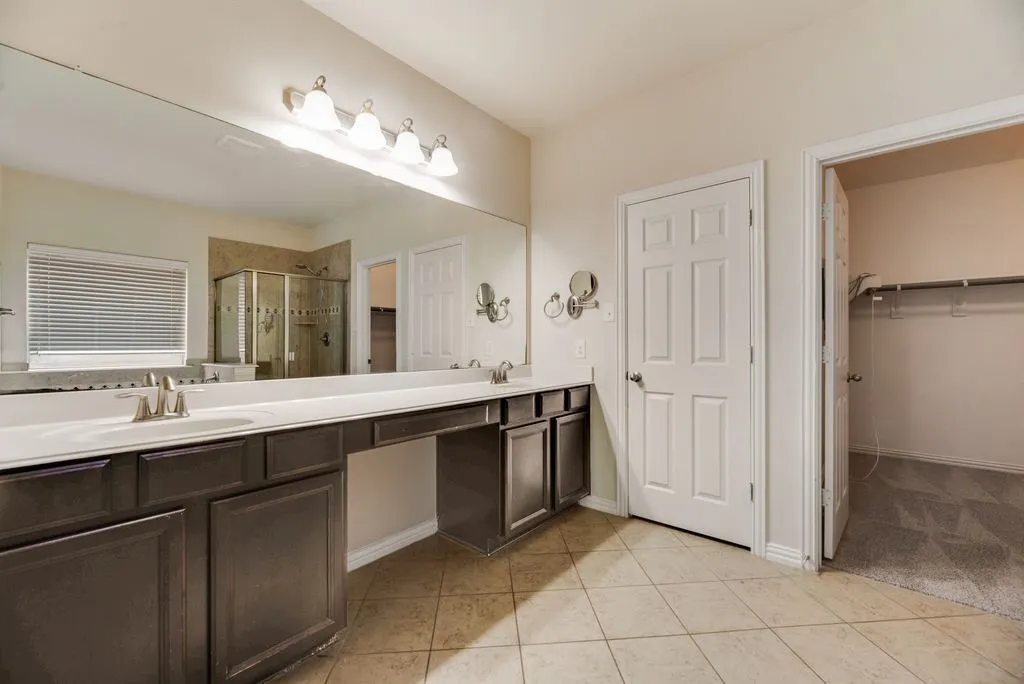 Single Family Residence For Rent in Dallas County , 415 San Marcos Drive, Irving, Texas 75039, 5 Bedroom, 4 Bathroom, 2 Garage spaces, 2,669 Sqft, built in 2012, mls#21396500, Real Estate Agent in Irving, Homes For Rent in Dallas county, Homes For Rent in Irving, Realtor in Irving Texas, Real Estate Brokerage Independent Realty Texas, Luminita Cordes Realtor