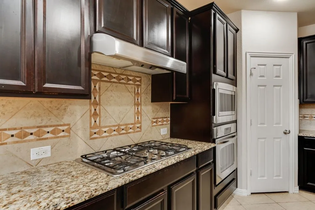 Single Family Residence For Rent in Dallas County , 415 San Marcos Drive, Irving, Texas 75039, 5 Bedroom, 4 Bathroom, 2 Garage spaces, 2,669 Sqft, built in 2012, mls#21396500, Real Estate Agent in Irving, Homes For Rent in Dallas county, Homes For Rent in Irving, Realtor in Irving Texas, Real Estate Brokerage Independent Realty Texas, Luminita Cordes Realtor