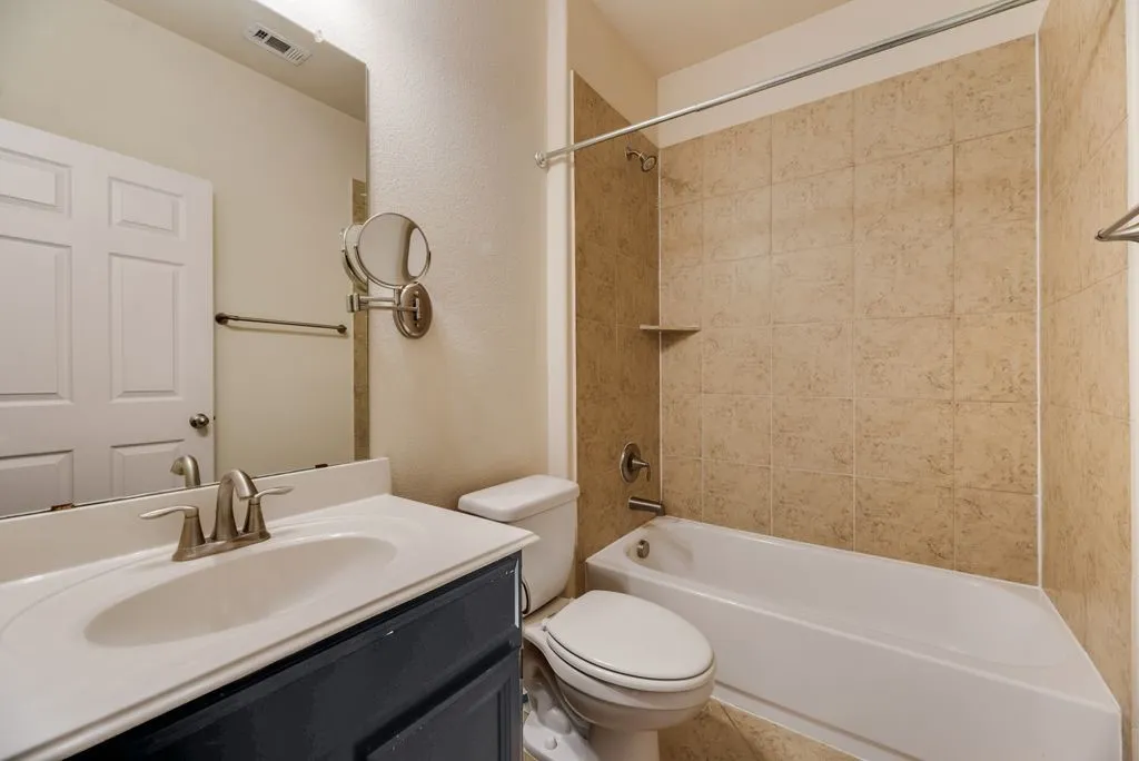 Single Family Residence For Rent in Dallas County , 415 San Marcos Drive, Irving, Texas 75039, 5 Bedroom, 4 Bathroom, 2 Garage spaces, 2,669 Sqft, built in 2012, mls#21396500, Real Estate Agent in Irving, Homes For Rent in Dallas county, Homes For Rent in Irving, Realtor in Irving Texas, Real Estate Brokerage Independent Realty Texas, Luminita Cordes Realtor