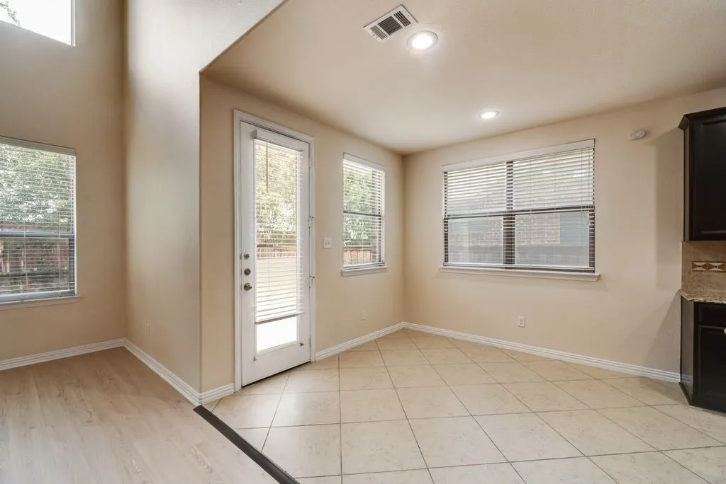 Single Family Residence For Rent in Dallas County , 415 San Marcos Drive, Irving, Texas 75039, 5 Bedroom, 4 Bathroom, 2 Garage spaces, 2,669 Sqft, built in 2012, mls#21396500, Real Estate Agent in Irving, Homes For Rent in Dallas county, Homes For Rent in Irving, Realtor in Irving Texas, Real Estate Brokerage Independent Realty Texas, Luminita Cordes Realtor