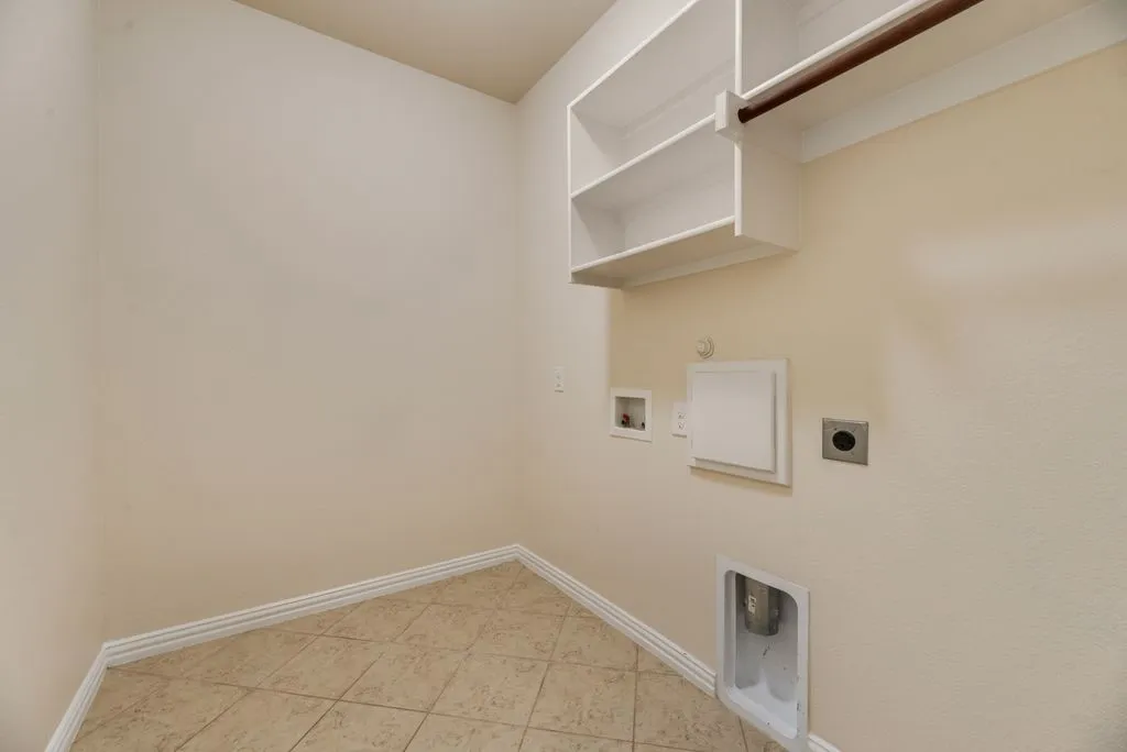 Single Family Residence For Rent in Dallas County , 415 San Marcos Drive, Irving, Texas 75039, 5 Bedroom, 4 Bathroom, 2 Garage spaces, 2,669 Sqft, built in 2012, mls#21396500, Real Estate Agent in Irving, Homes For Rent in Dallas county, Homes For Rent in Irving, Realtor in Irving Texas, Real Estate Brokerage Independent Realty Texas, Luminita Cordes Realtor