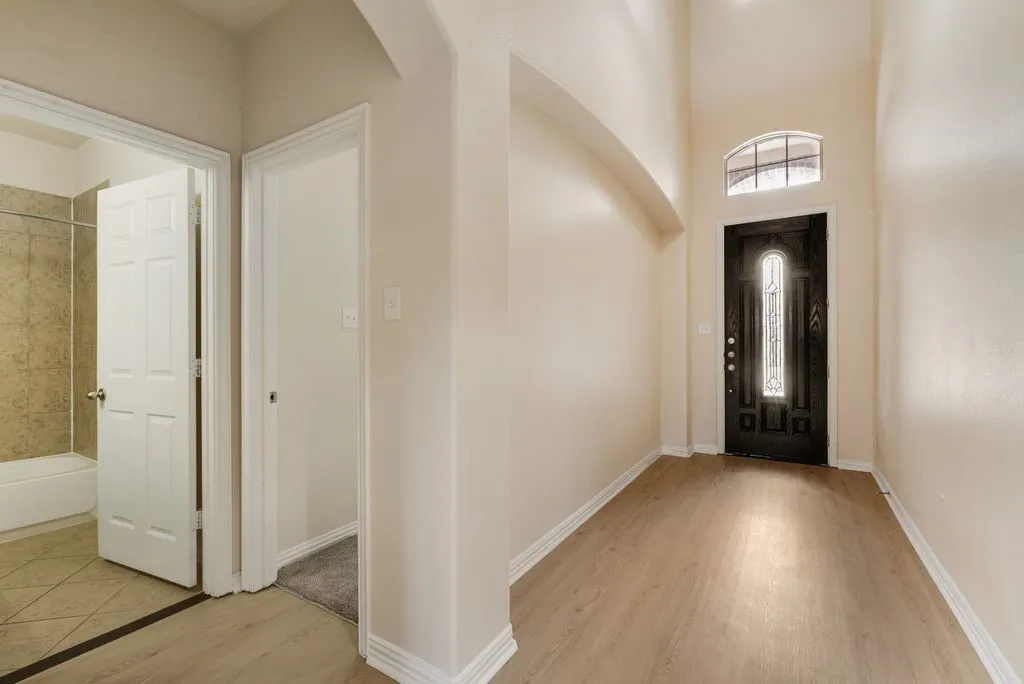 Single Family Residence For Rent in Dallas County , 415 San Marcos Drive, Irving, Texas 75039, 5 Bedroom, 4 Bathroom, 2 Garage spaces, 2,669 Sqft, built in 2012, mls#21396500, Real Estate Agent in Irving, Homes For Rent in Dallas county, Homes For Rent in Irving, Realtor in Irving Texas, Real Estate Brokerage Independent Realty Texas, Luminita Cordes Realtor