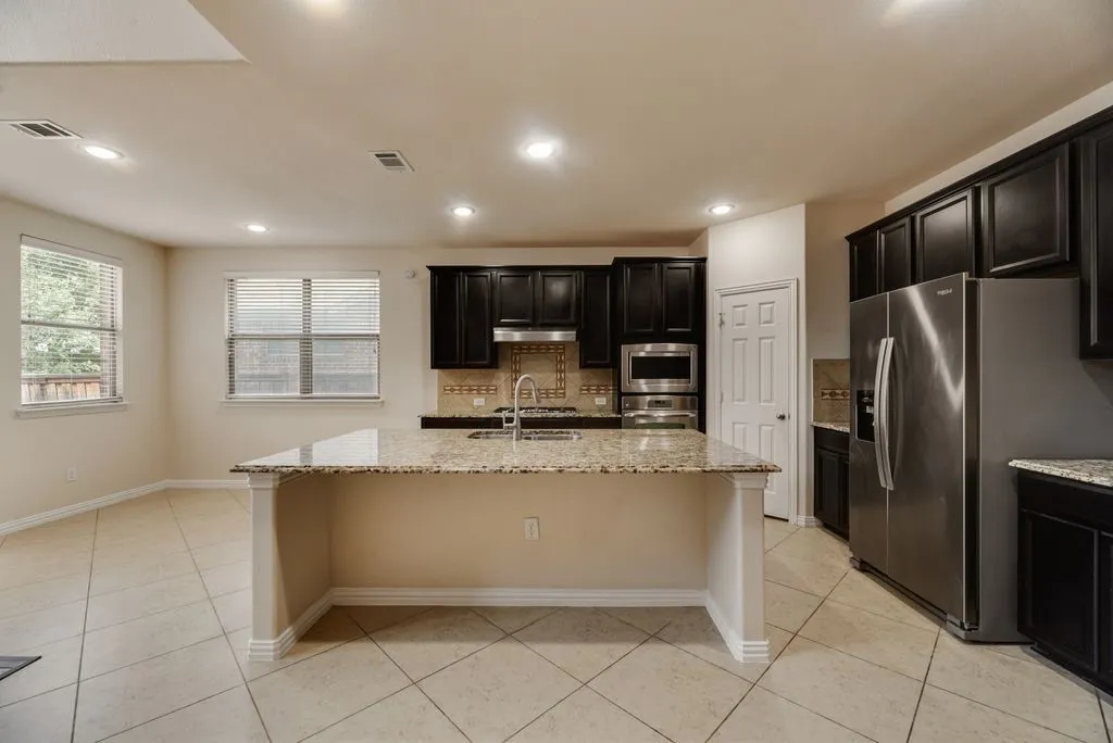 Single Family Residence For Rent in Dallas County , 415 San Marcos Drive, Irving, Texas 75039, 5 Bedroom, 4 Bathroom, 2 Garage spaces, 2,669 Sqft, built in 2012, mls#21396500, Real Estate Agent in Irving, Homes For Rent in Dallas county, Homes For Rent in Irving, Realtor in Irving Texas, Real Estate Brokerage Independent Realty Texas, Luminita Cordes Realtor