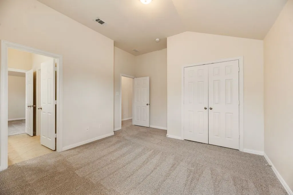 Single Family Residence For Rent in Dallas County , 415 San Marcos Drive, Irving, Texas 75039, 5 Bedroom, 4 Bathroom, 2 Garage spaces, 2,669 Sqft, built in 2012, mls#21396500, Real Estate Agent in Irving, Homes For Rent in Dallas county, Homes For Rent in Irving, Realtor in Irving Texas, Real Estate Brokerage Independent Realty Texas, Luminita Cordes Realtor