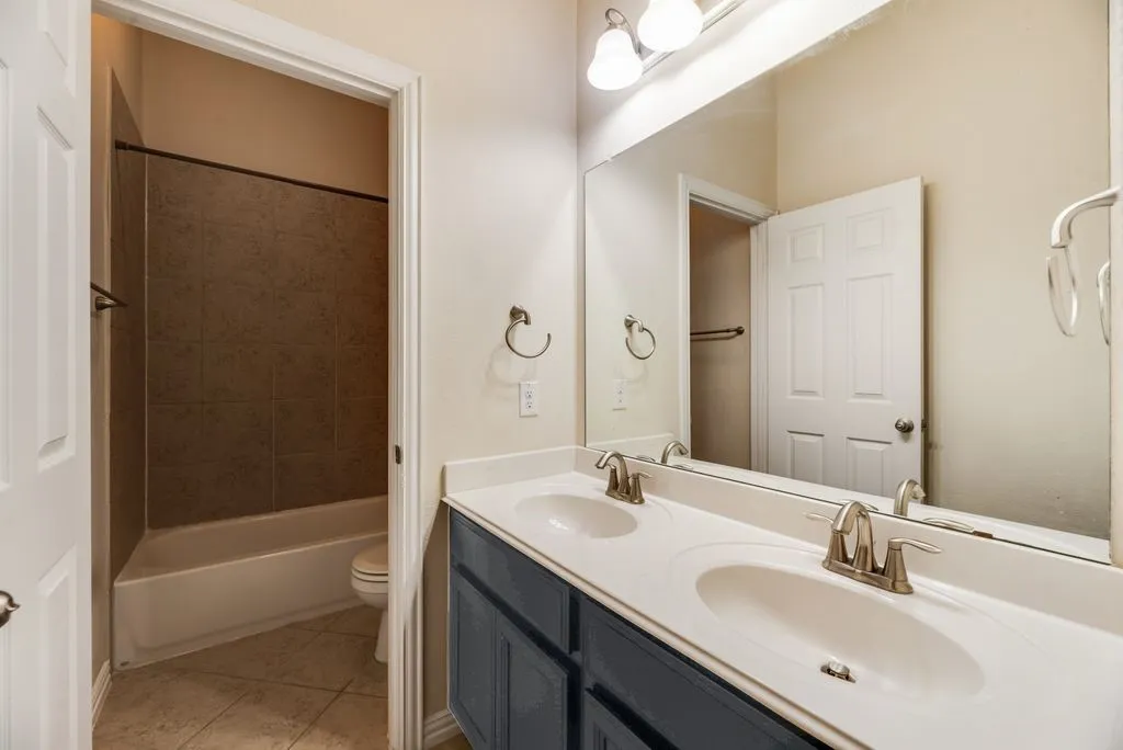 Single Family Residence For Rent in Dallas County , 415 San Marcos Drive, Irving, Texas 75039, 5 Bedroom, 4 Bathroom, 2 Garage spaces, 2,669 Sqft, built in 2012, mls#21396500, Real Estate Agent in Irving, Homes For Rent in Dallas county, Homes For Rent in Irving, Realtor in Irving Texas, Real Estate Brokerage Independent Realty Texas, Luminita Cordes Realtor