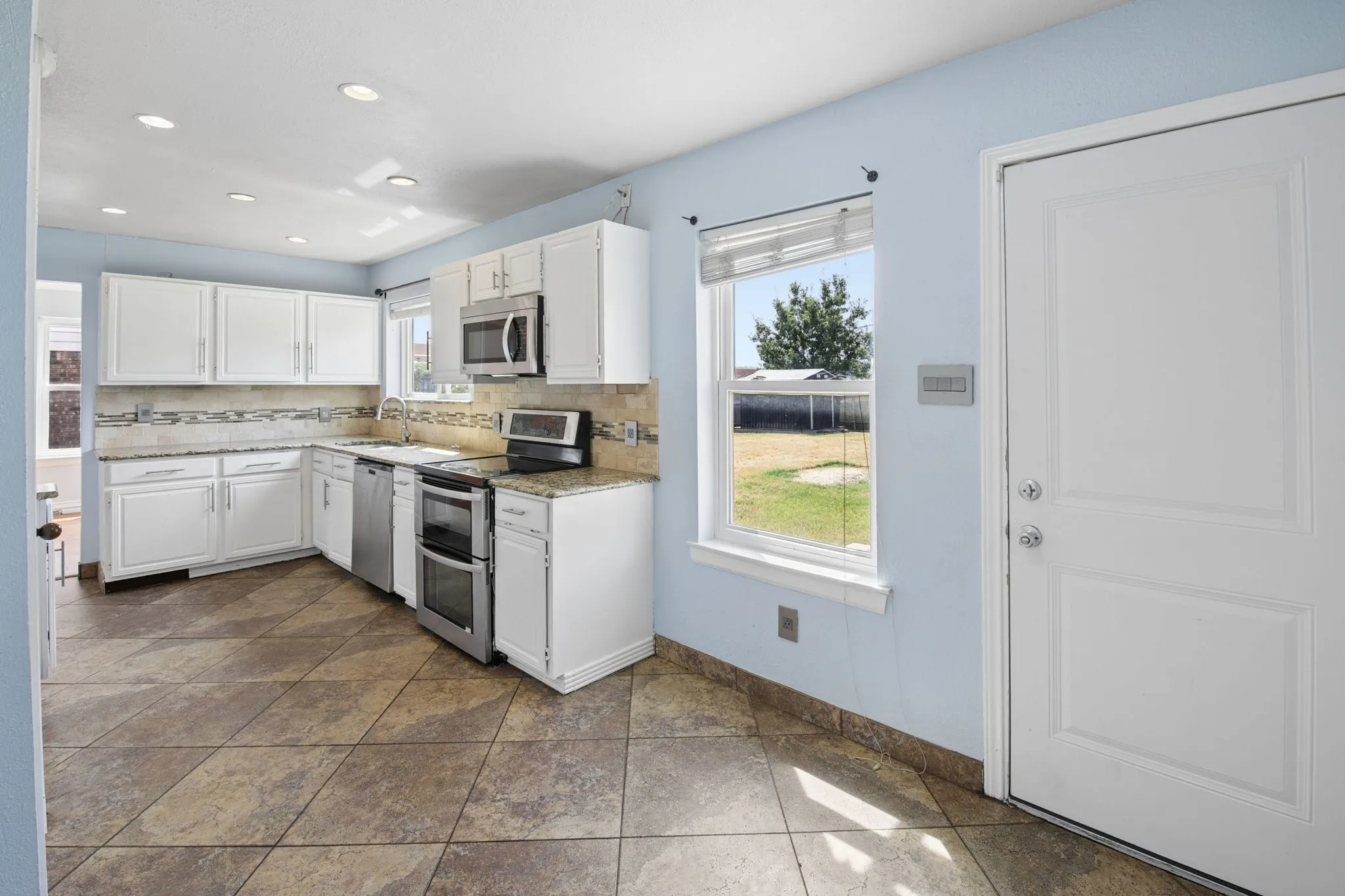 Single Family Residence For Sale in Tarrant County , 1125 Concord Drive, Mansfield, Texas 76063, 4 Bedroom, 3 Bathroom, Garage spaces, 2,002 Sqft, built in 1987, mls#21376704, Real Estate Agent in Mansfield, Homes For Sale in Tarrant county, Homes For Sale in Mansfield, Realtor in Mansfield Texas, Real Estate Brokerage Independent Realty Texas, Luminita Cordes Realtor