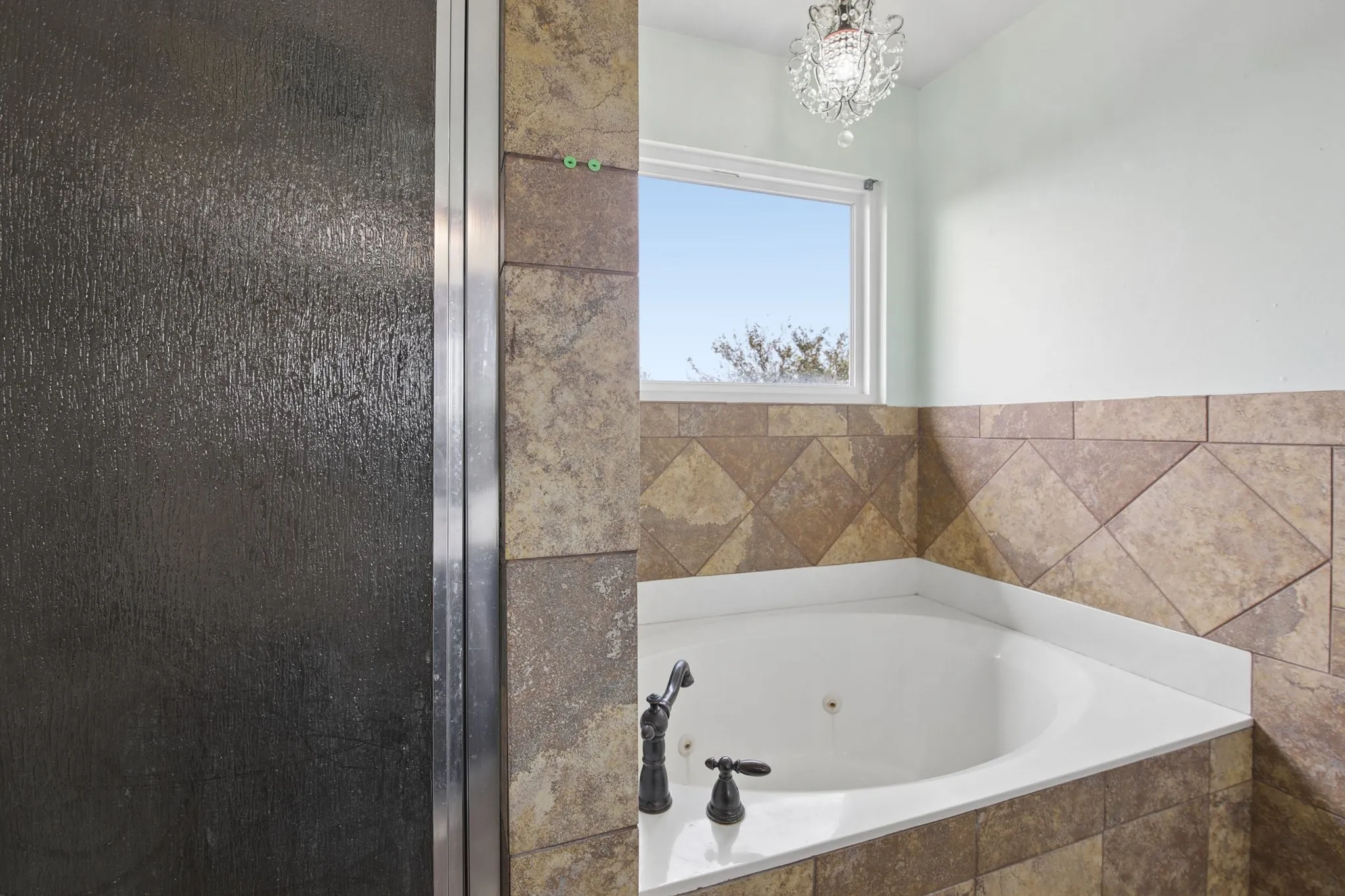 Single Family Residence For Sale in Tarrant County , 1125 Concord Drive, Mansfield, Texas 76063, 4 Bedroom, 3 Bathroom, Garage spaces, 2,002 Sqft, built in 1987, mls#21376704, Real Estate Agent in Mansfield, Homes For Sale in Tarrant county, Homes For Sale in Mansfield, Realtor in Mansfield Texas, Real Estate Brokerage Independent Realty Texas, Luminita Cordes Realtor