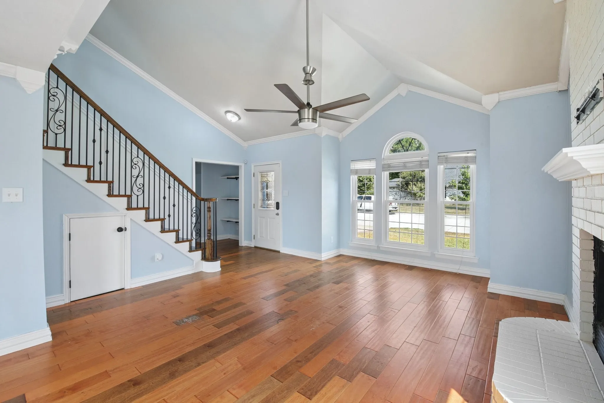 Single Family Residence For Sale in Tarrant County , 1125 Concord Drive, Mansfield, Texas 76063, 4 Bedroom, 3 Bathroom, Garage spaces, 2,002 Sqft, built in 1987, mls#21376704, Real Estate Agent in Mansfield, Homes For Sale in Tarrant county, Homes For Sale in Mansfield, Realtor in Mansfield Texas, Real Estate Brokerage Independent Realty Texas, Luminita Cordes Realtor