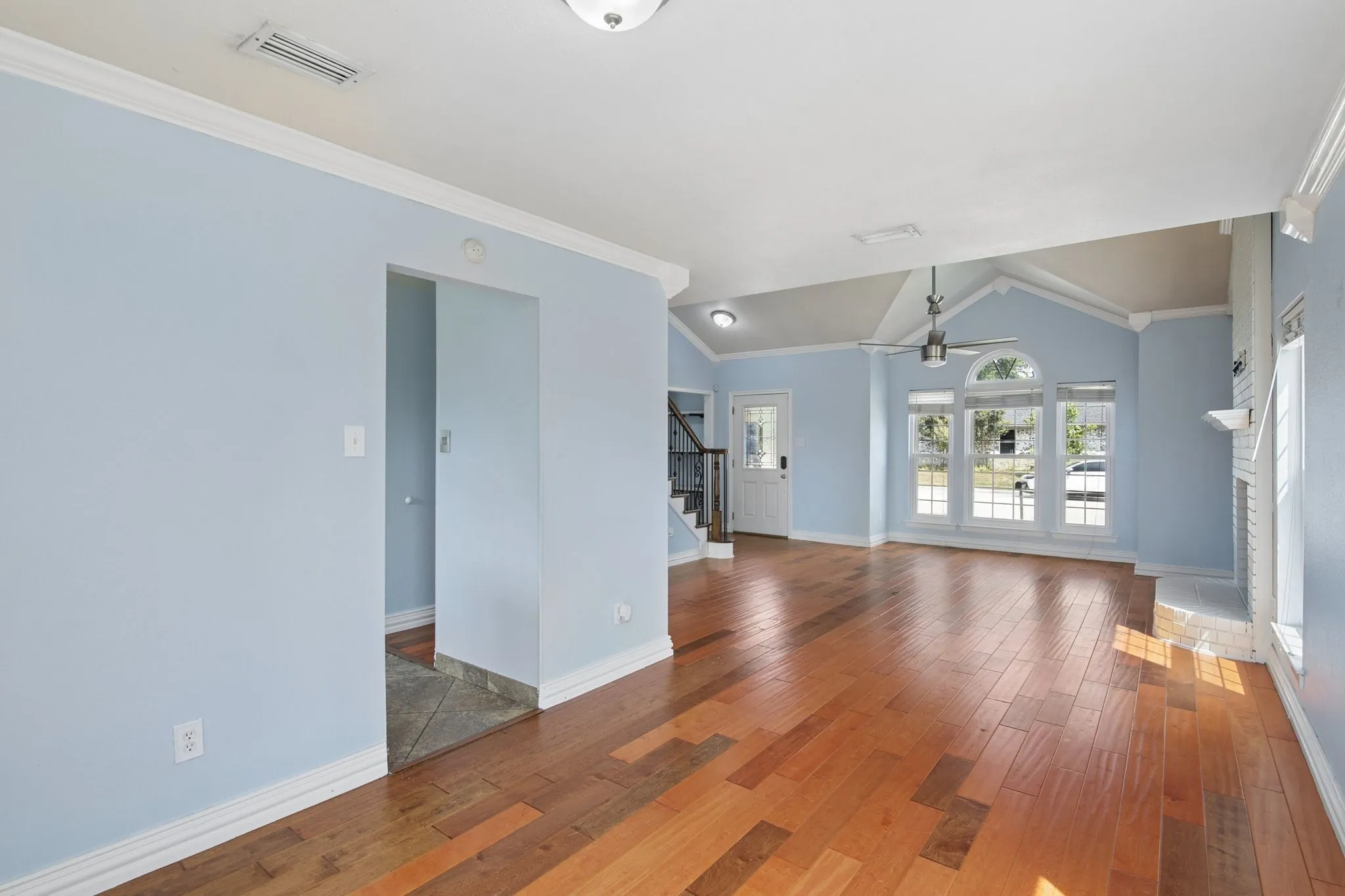 Single Family Residence For Sale in Tarrant County , 1125 Concord Drive, Mansfield, Texas 76063, 4 Bedroom, 3 Bathroom, Garage spaces, 2,002 Sqft, built in 1987, mls#21376704, Real Estate Agent in Mansfield, Homes For Sale in Tarrant county, Homes For Sale in Mansfield, Realtor in Mansfield Texas, Real Estate Brokerage Independent Realty Texas, Luminita Cordes Realtor