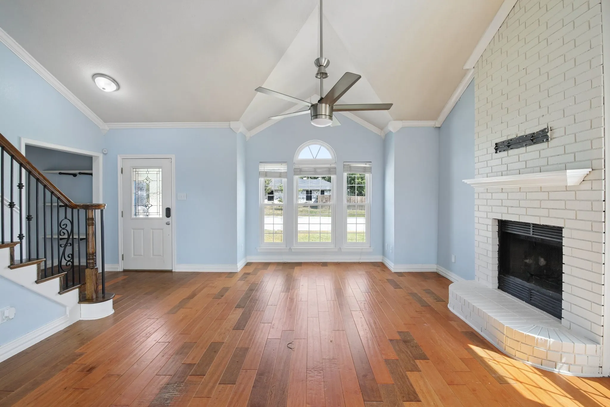 Single Family Residence For Sale in Tarrant County , 1125 Concord Drive, Mansfield, Texas 76063, 4 Bedroom, 3 Bathroom, Garage spaces, 2,002 Sqft, built in 1987, mls#21376704, Real Estate Agent in Mansfield, Homes For Sale in Tarrant county, Homes For Sale in Mansfield, Realtor in Mansfield Texas, Real Estate Brokerage Independent Realty Texas, Luminita Cordes Realtor