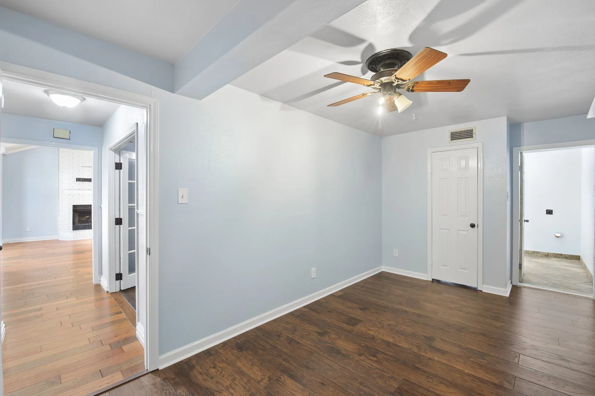 Single Family Residence For Sale in Tarrant County , 1125 Concord Drive, Mansfield, Texas 76063, 4 Bedroom, 3 Bathroom, Garage spaces, 2,002 Sqft, built in 1987, mls#21376704, Real Estate Agent in Mansfield, Homes For Sale in Tarrant county, Homes For Sale in Mansfield, Realtor in Mansfield Texas, Real Estate Brokerage Independent Realty Texas, Luminita Cordes Realtor