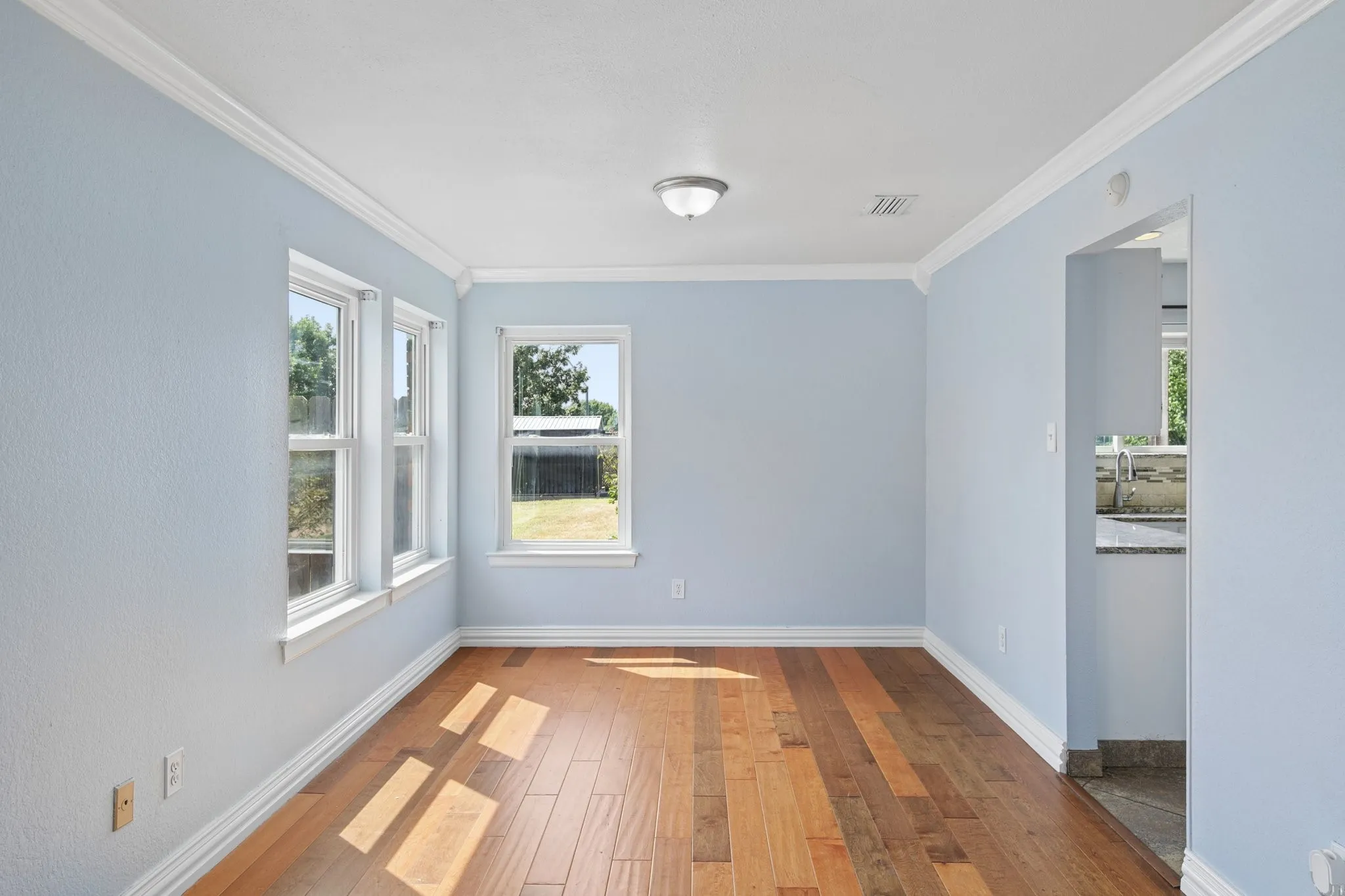 Single Family Residence For Sale in Tarrant County , 1125 Concord Drive, Mansfield, Texas 76063, 4 Bedroom, 3 Bathroom, Garage spaces, 2,002 Sqft, built in 1987, mls#21376704, Real Estate Agent in Mansfield, Homes For Sale in Tarrant county, Homes For Sale in Mansfield, Realtor in Mansfield Texas, Real Estate Brokerage Independent Realty Texas, Luminita Cordes Realtor