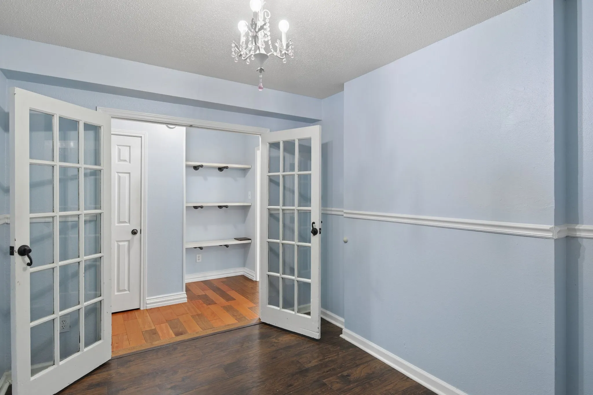 Single Family Residence For Sale in Tarrant County , 1125 Concord Drive, Mansfield, Texas 76063, 4 Bedroom, 3 Bathroom, Garage spaces, 2,002 Sqft, built in 1987, mls#21376704, Real Estate Agent in Mansfield, Homes For Sale in Tarrant county, Homes For Sale in Mansfield, Realtor in Mansfield Texas, Real Estate Brokerage Independent Realty Texas, Luminita Cordes Realtor
