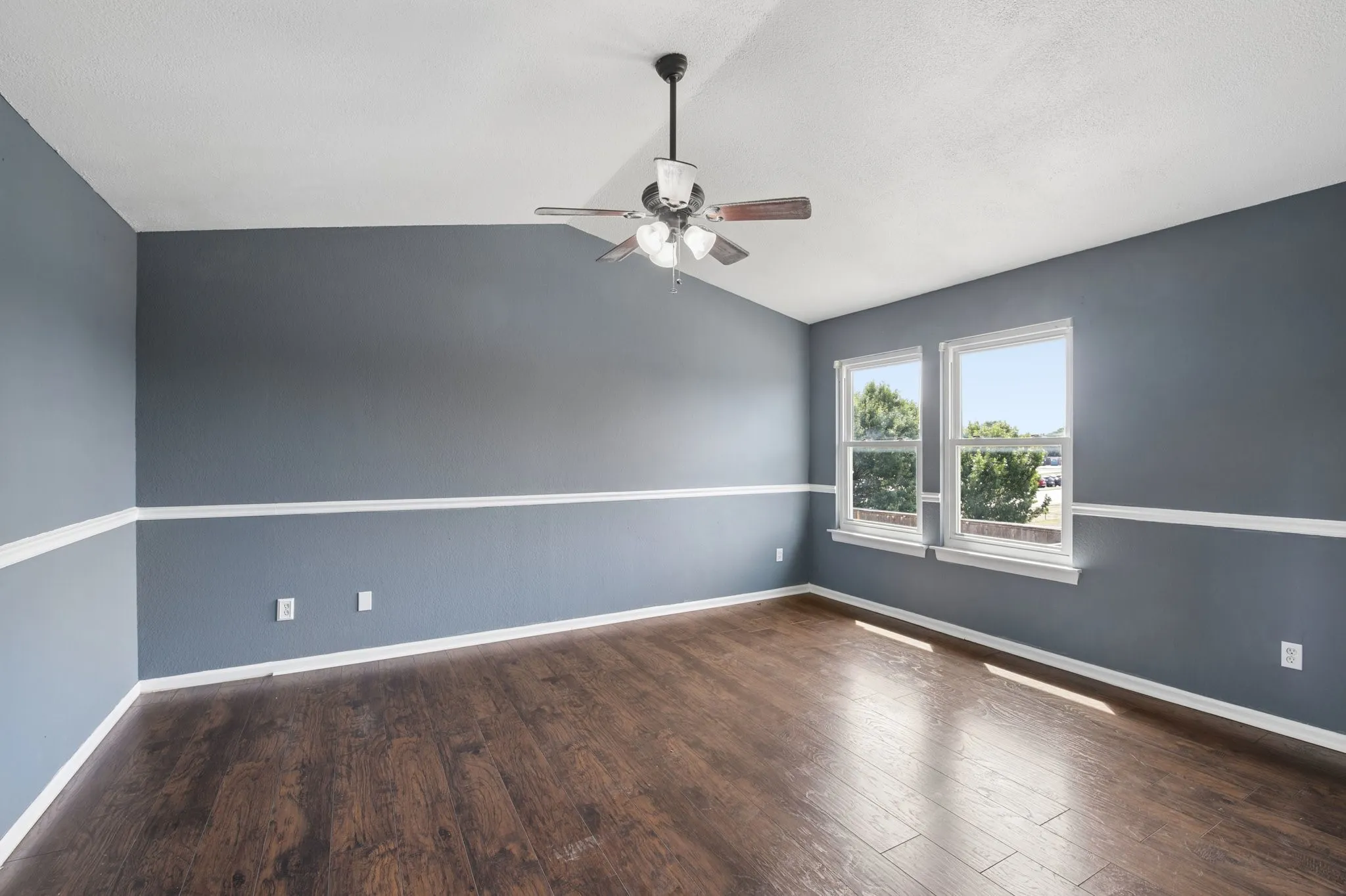 Single Family Residence For Sale in Tarrant County , 1125 Concord Drive, Mansfield, Texas 76063, 4 Bedroom, 3 Bathroom, Garage spaces, 2,002 Sqft, built in 1987, mls#21376704, Real Estate Agent in Mansfield, Homes For Sale in Tarrant county, Homes For Sale in Mansfield, Realtor in Mansfield Texas, Real Estate Brokerage Independent Realty Texas, Luminita Cordes Realtor