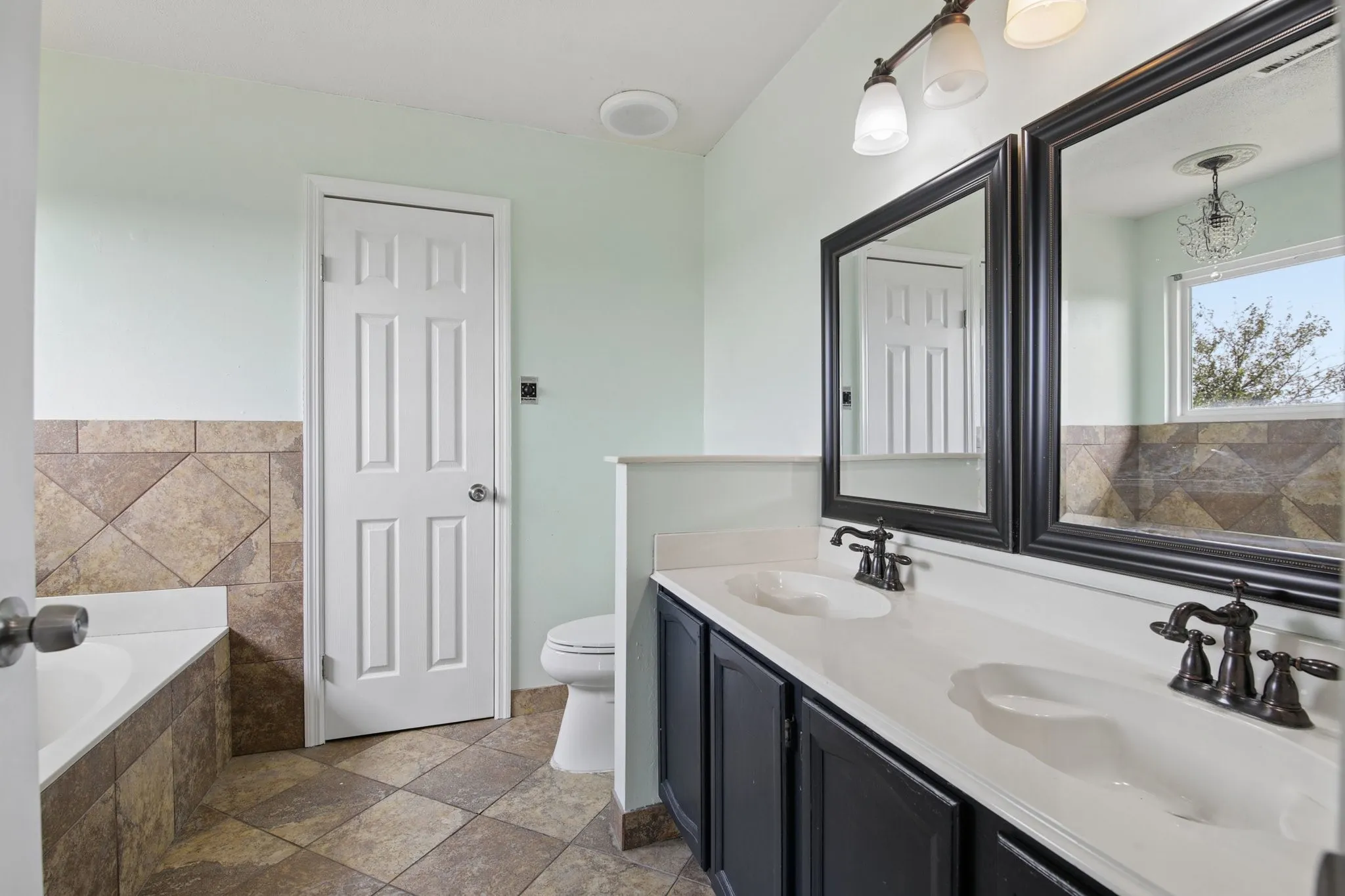 Single Family Residence For Sale in Tarrant County , 1125 Concord Drive, Mansfield, Texas 76063, 4 Bedroom, 3 Bathroom, Garage spaces, 2,002 Sqft, built in 1987, mls#21376704, Real Estate Agent in Mansfield, Homes For Sale in Tarrant county, Homes For Sale in Mansfield, Realtor in Mansfield Texas, Real Estate Brokerage Independent Realty Texas, Luminita Cordes Realtor