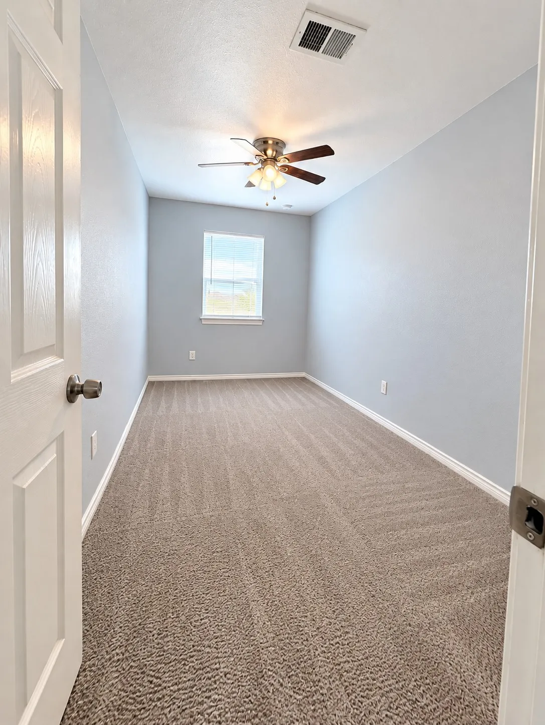 Single Family Residence For Sale in Tarrant County , 3513 Hardeman Street, Fort Worth, Texas 76119, 6 Bedroom, 3 Bathroom, Garage spaces, 2,801 Sqft, built in 1951, mls#21396530, Real Estate Agent in Fort Worth, Homes For Sale in Tarrant county, Homes For Sale in Fort Worth, Realtor in Fort Worth Texas, Real Estate Brokerage Independent Realty Texas, Luminita Cordes Realtor