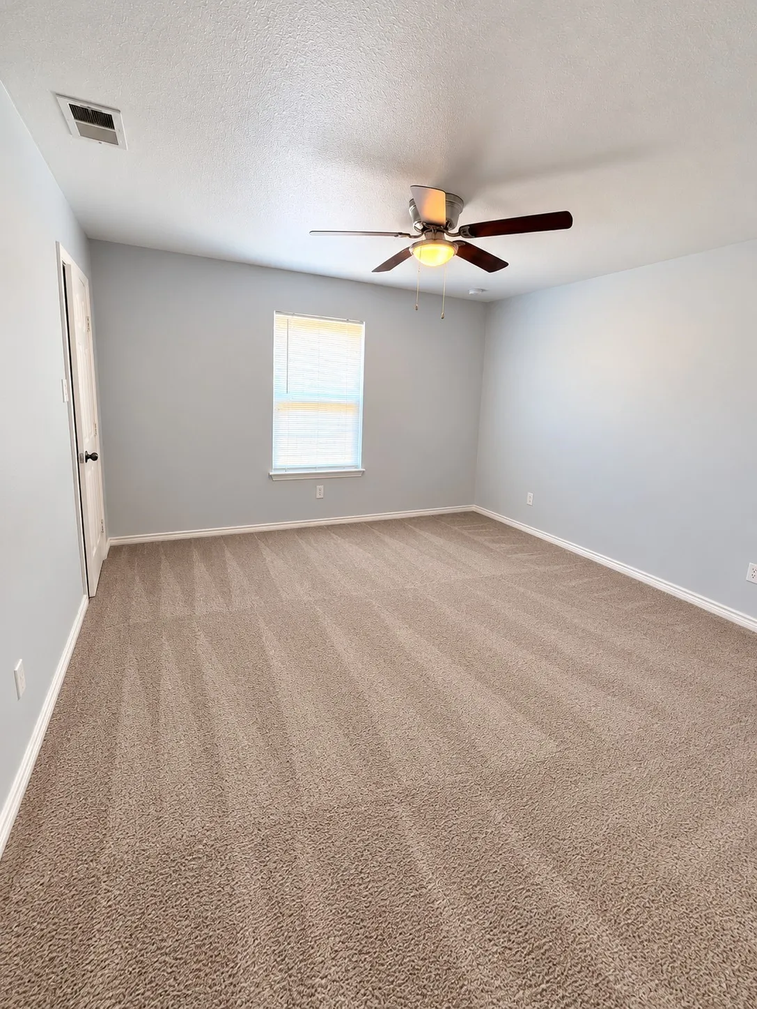 Single Family Residence For Sale in Tarrant County , 3513 Hardeman Street, Fort Worth, Texas 76119, 6 Bedroom, 3 Bathroom, Garage spaces, 2,801 Sqft, built in 1951, mls#21396530, Real Estate Agent in Fort Worth, Homes For Sale in Tarrant county, Homes For Sale in Fort Worth, Realtor in Fort Worth Texas, Real Estate Brokerage Independent Realty Texas, Luminita Cordes Realtor