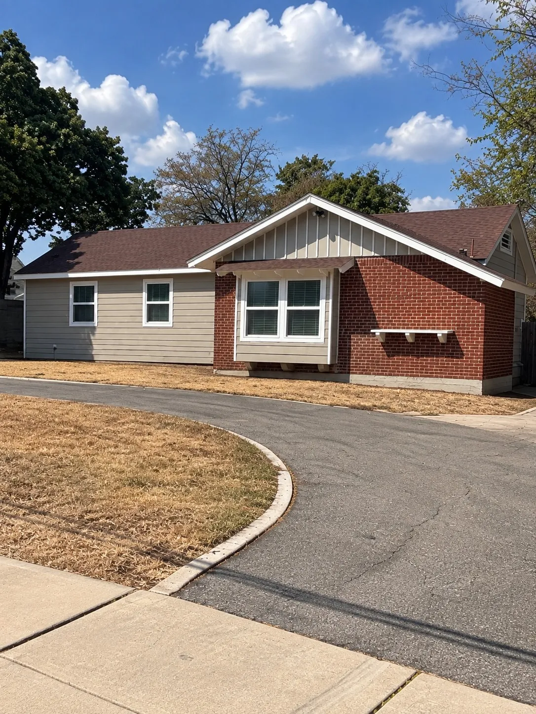 Single Family Residence For Sale in Tarrant County , 3513 E Hardeman Street, Fort Worth, Texas 76119, 6 Bedroom, 3 Bathroom, Garage spaces, 2,801 Sqft, built in 1951, mls#21396530, Real Estate Agent in Fort Worth, Homes For Sale in Tarrant county, Homes For Sale in Fort Worth, Realtor in Fort Worth Texas, Real Estate Brokerage Independent Realty Texas, Luminita Cordes Realtor