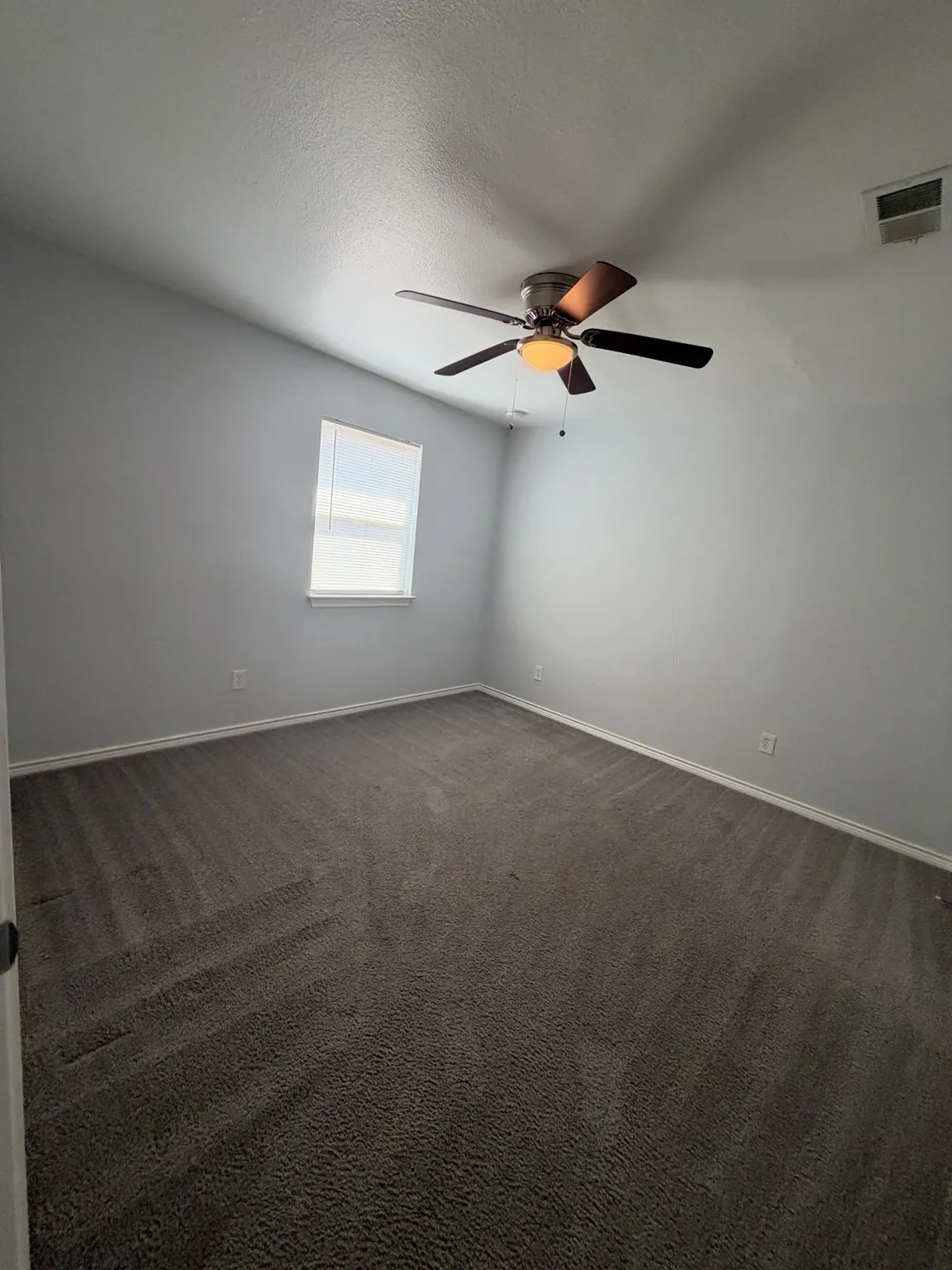 Single Family Residence For Sale in Tarrant County , 3513 E Hardeman Street, Fort Worth, Texas 76119, 6 Bedroom, 3 Bathroom, Garage spaces, 2,801 Sqft, built in 1951, mls#21396530, Real Estate Agent in Fort Worth, Homes For Sale in Tarrant county, Homes For Sale in Fort Worth, Realtor in Fort Worth Texas, Real Estate Brokerage Independent Realty Texas, Luminita Cordes Realtor