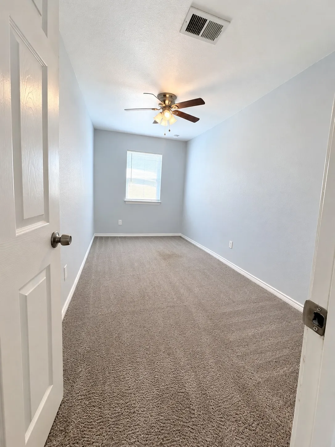 Single Family Residence For Sale in Tarrant County , 3513 E Hardeman Street, Fort Worth, Texas 76119, 6 Bedroom, 3 Bathroom, Garage spaces, 2,801 Sqft, built in 1951, mls#21396530, Real Estate Agent in Fort Worth, Homes For Sale in Tarrant county, Homes For Sale in Fort Worth, Realtor in Fort Worth Texas, Real Estate Brokerage Independent Realty Texas, Luminita Cordes Realtor