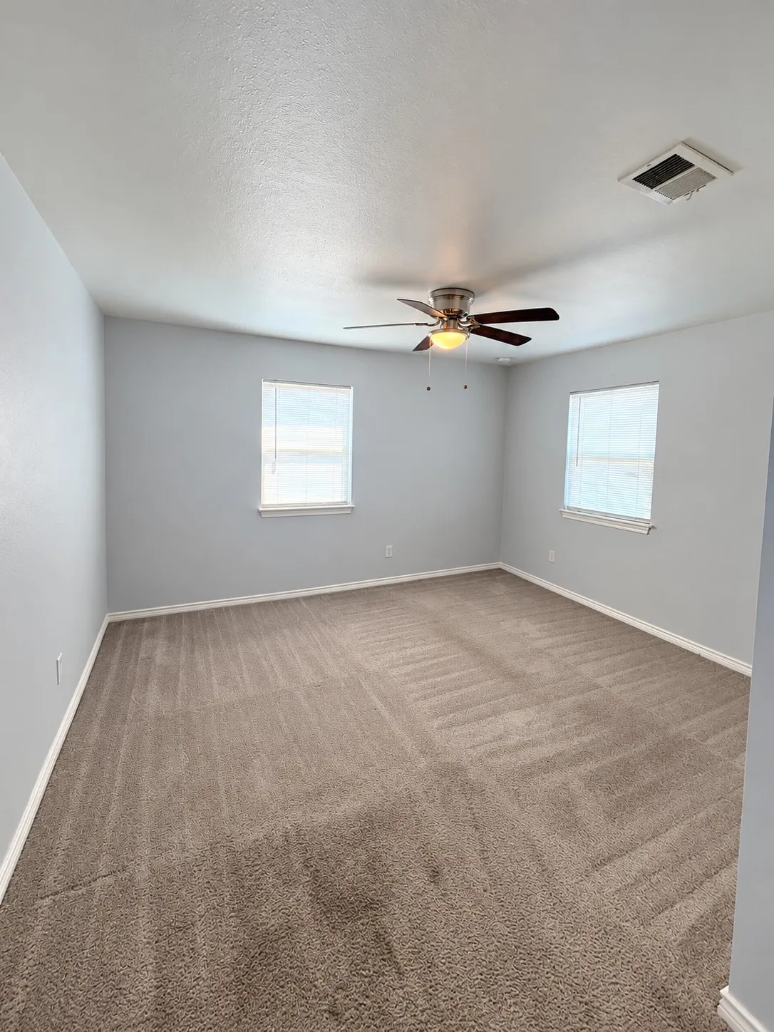Single Family Residence For Sale in Tarrant County , 3513 E Hardeman Street, Fort Worth, Texas 76119, 6 Bedroom, 3 Bathroom, Garage spaces, 2,801 Sqft, built in 1951, mls#21396530, Real Estate Agent in Fort Worth, Homes For Sale in Tarrant county, Homes For Sale in Fort Worth, Realtor in Fort Worth Texas, Real Estate Brokerage Independent Realty Texas, Luminita Cordes Realtor