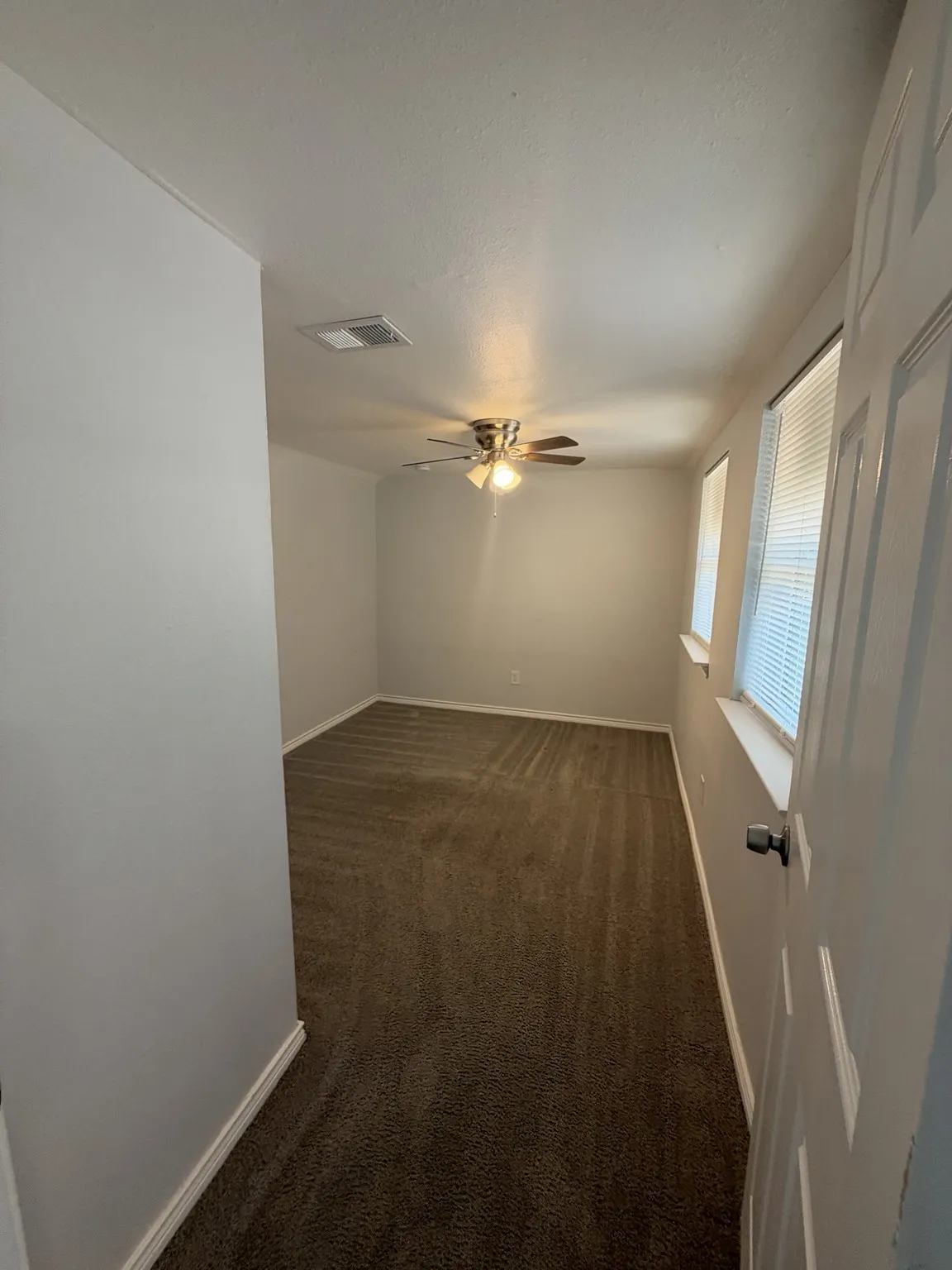 Single Family Residence For Sale in Tarrant County , 3513 E Hardeman Street, Fort Worth, Texas 76119, 6 Bedroom, 3 Bathroom, Garage spaces, 2,801 Sqft, built in 1951, mls#21396530, Real Estate Agent in Fort Worth, Homes For Sale in Tarrant county, Homes For Sale in Fort Worth, Realtor in Fort Worth Texas, Real Estate Brokerage Independent Realty Texas, Luminita Cordes Realtor