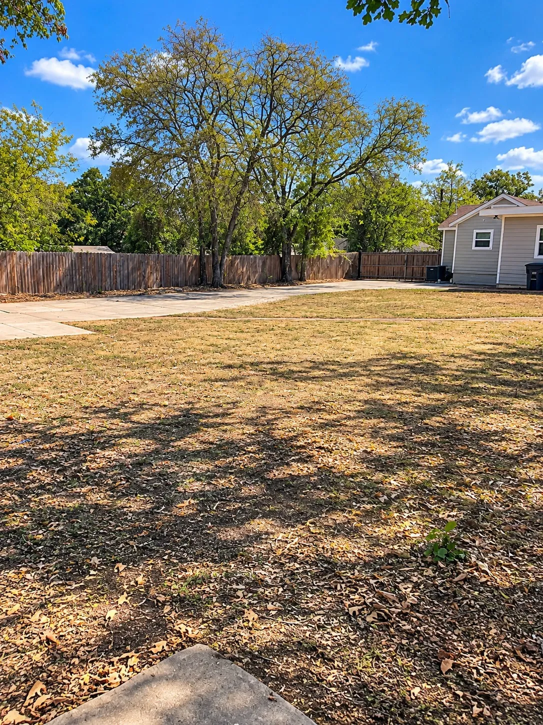 Single Family Residence For Sale in Tarrant County , 3513 E Hardeman Street, Fort Worth, Texas 76119, 6 Bedroom, 3 Bathroom, Garage spaces, 2,801 Sqft, built in 1951, mls#21396530, Real Estate Agent in Fort Worth, Homes For Sale in Tarrant county, Homes For Sale in Fort Worth, Realtor in Fort Worth Texas, Real Estate Brokerage Independent Realty Texas, Luminita Cordes Realtor