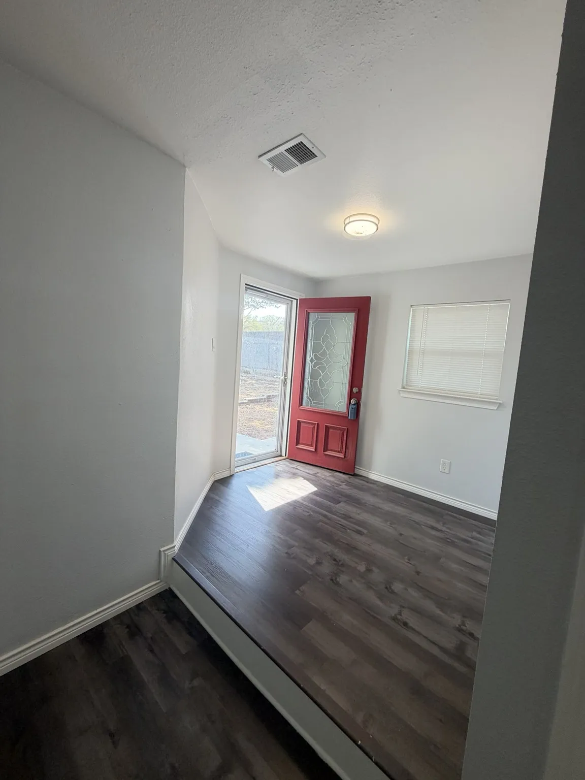 Single Family Residence For Sale in Tarrant County , 3513 E Hardeman Street, Fort Worth, Texas 76119, 6 Bedroom, 3 Bathroom, Garage spaces, 2,801 Sqft, built in 1951, mls#21396530, Real Estate Agent in Fort Worth, Homes For Sale in Tarrant county, Homes For Sale in Fort Worth, Realtor in Fort Worth Texas, Real Estate Brokerage Independent Realty Texas, Luminita Cordes Realtor