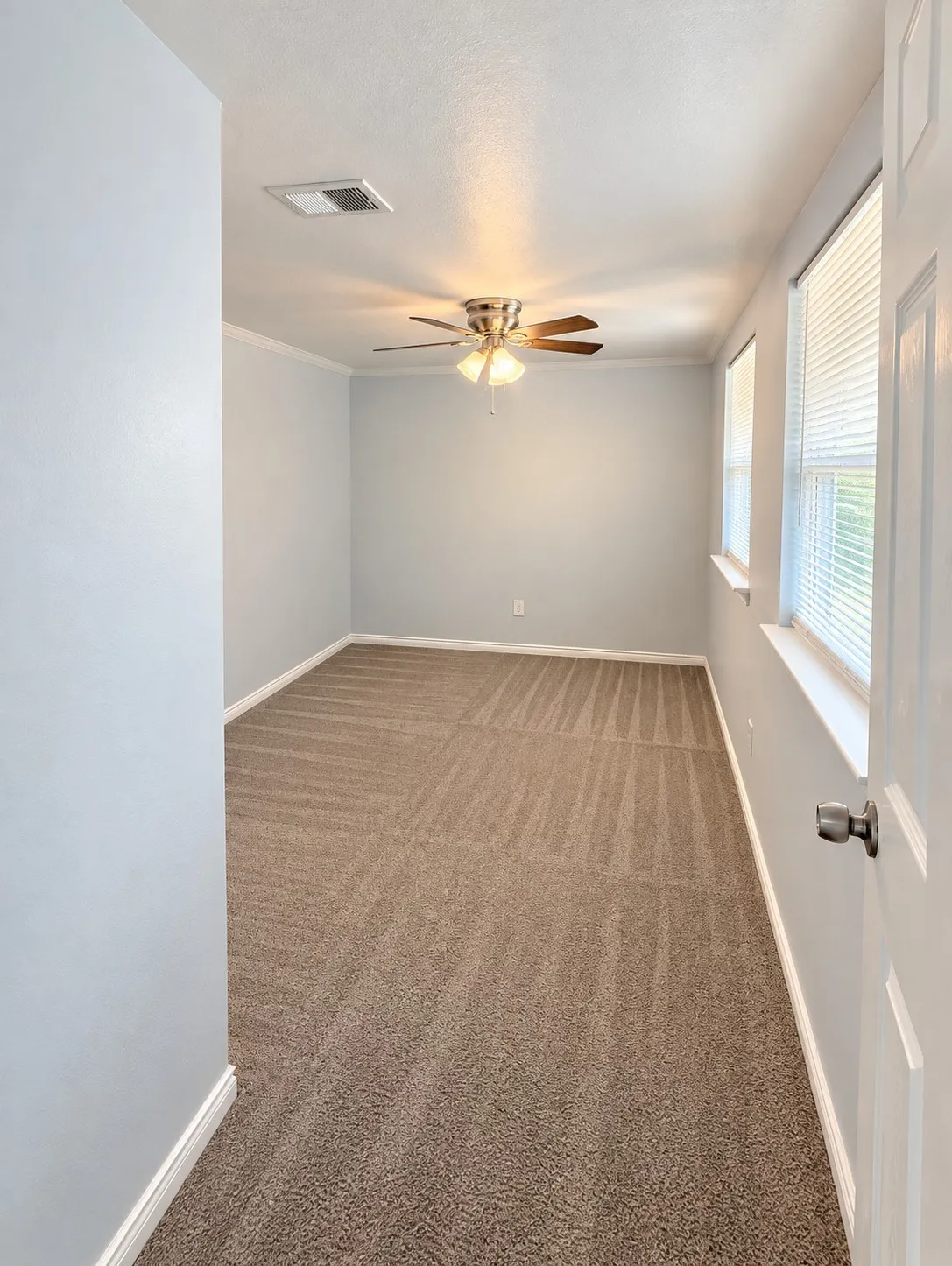 Single Family Residence For Sale in Tarrant County , 3513 Hardeman Street, Fort Worth, Texas 76119, 6 Bedroom, 3 Bathroom, Garage spaces, 2,801 Sqft, built in 1951, mls#21396530, Real Estate Agent in Fort Worth, Homes For Sale in Tarrant county, Homes For Sale in Fort Worth, Realtor in Fort Worth Texas, Real Estate Brokerage Independent Realty Texas, Luminita Cordes Realtor
