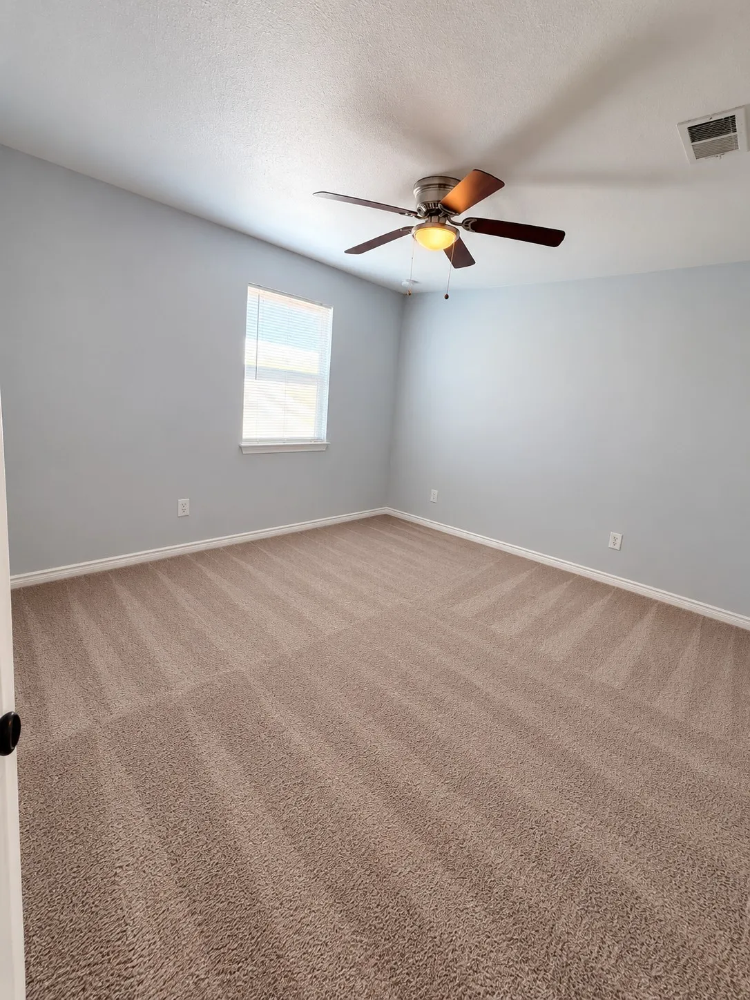 Single Family Residence For Sale in Tarrant County , 3513 Hardeman Street, Fort Worth, Texas 76119, 6 Bedroom, 3 Bathroom, Garage spaces, 2,801 Sqft, built in 1951, mls#21396530, Real Estate Agent in Fort Worth, Homes For Sale in Tarrant county, Homes For Sale in Fort Worth, Realtor in Fort Worth Texas, Real Estate Brokerage Independent Realty Texas, Luminita Cordes Realtor