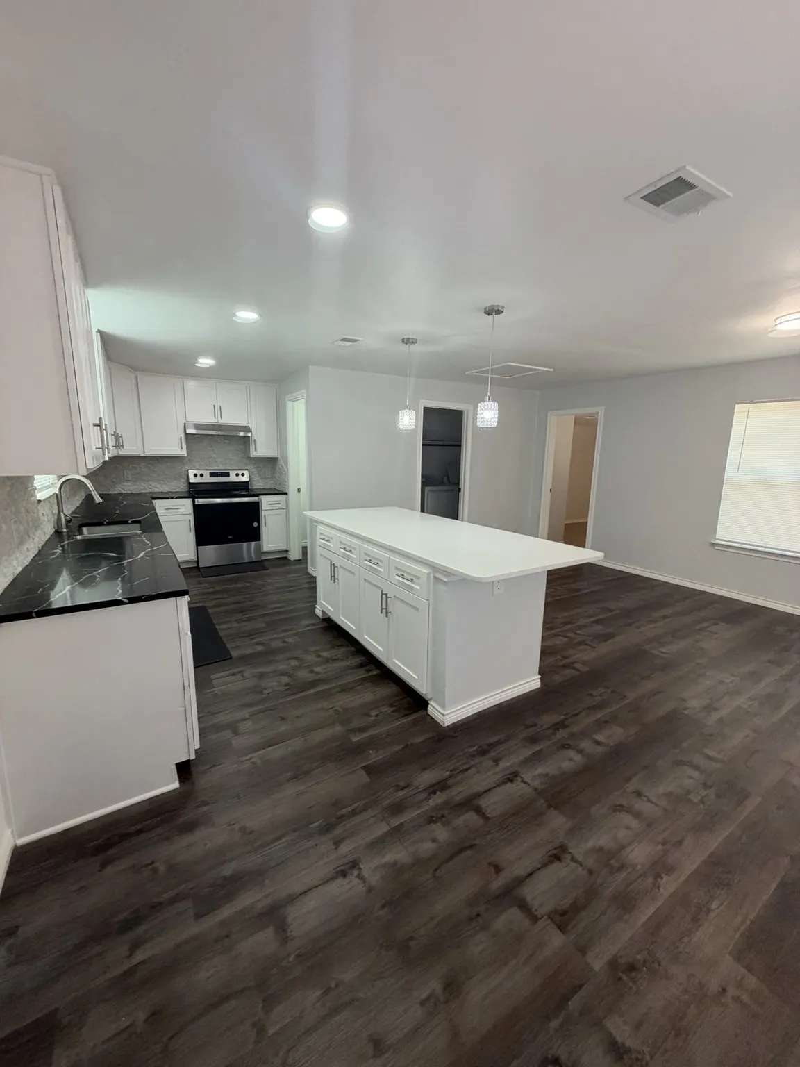 Single Family Residence For Sale in Tarrant County , 3513 E Hardeman Street, Fort Worth, Texas 76119, 6 Bedroom, 3 Bathroom, Garage spaces, 2,801 Sqft, built in 1951, mls#21396530, Real Estate Agent in Fort Worth, Homes For Sale in Tarrant county, Homes For Sale in Fort Worth, Realtor in Fort Worth Texas, Real Estate Brokerage Independent Realty Texas, Luminita Cordes Realtor