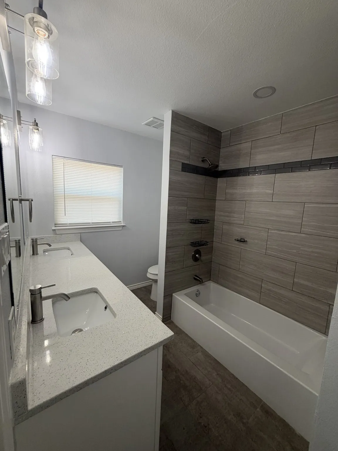 Single Family Residence For Sale in Tarrant County , 3513 E Hardeman Street, Fort Worth, Texas 76119, 6 Bedroom, 3 Bathroom, Garage spaces, 2,801 Sqft, built in 1951, mls#21396530, Real Estate Agent in Fort Worth, Homes For Sale in Tarrant county, Homes For Sale in Fort Worth, Realtor in Fort Worth Texas, Real Estate Brokerage Independent Realty Texas, Luminita Cordes Realtor