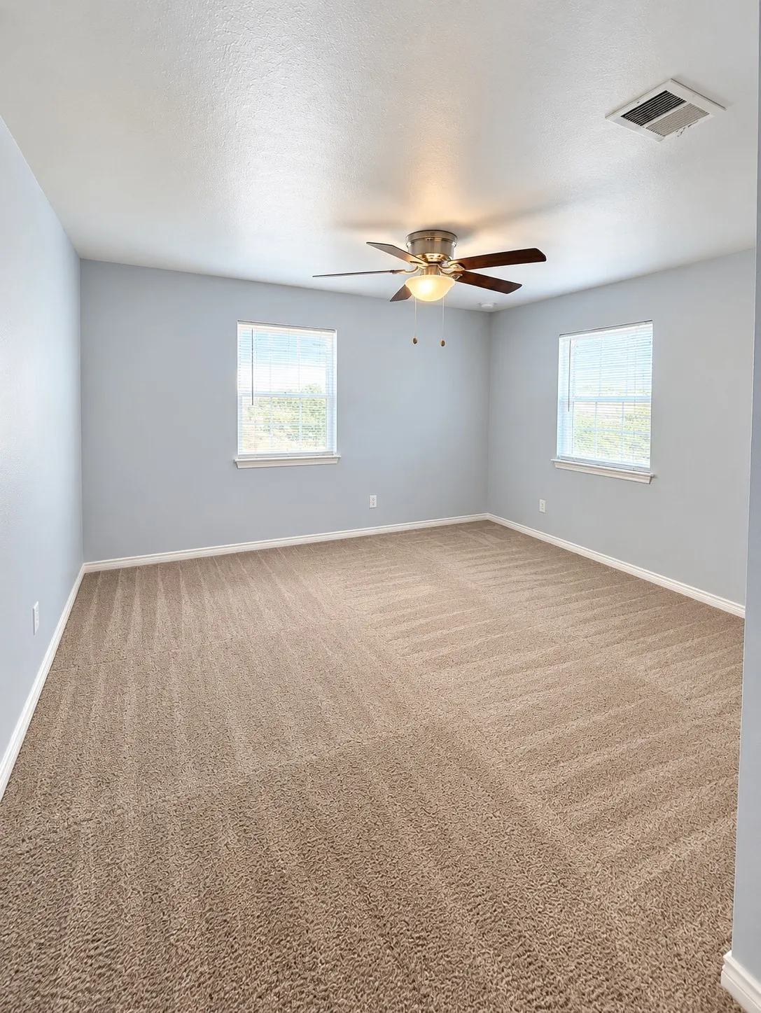 Single Family Residence For Sale in Tarrant County , 3513 Hardeman Street, Fort Worth, Texas 76119, 6 Bedroom, 3 Bathroom, Garage spaces, 2,801 Sqft, built in 1951, mls#21396530, Real Estate Agent in Fort Worth, Homes For Sale in Tarrant county, Homes For Sale in Fort Worth, Realtor in Fort Worth Texas, Real Estate Brokerage Independent Realty Texas, Luminita Cordes Realtor