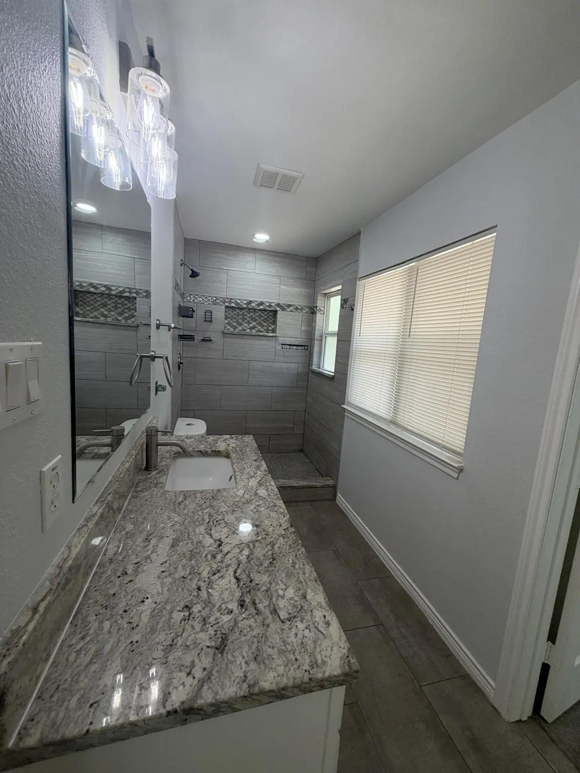 Single Family Residence For Sale in Tarrant County , 3513 E Hardeman Street, Fort Worth, Texas 76119, 6 Bedroom, 3 Bathroom, Garage spaces, 2,801 Sqft, built in 1951, mls#21396530, Real Estate Agent in Fort Worth, Homes For Sale in Tarrant county, Homes For Sale in Fort Worth, Realtor in Fort Worth Texas, Real Estate Brokerage Independent Realty Texas, Luminita Cordes Realtor