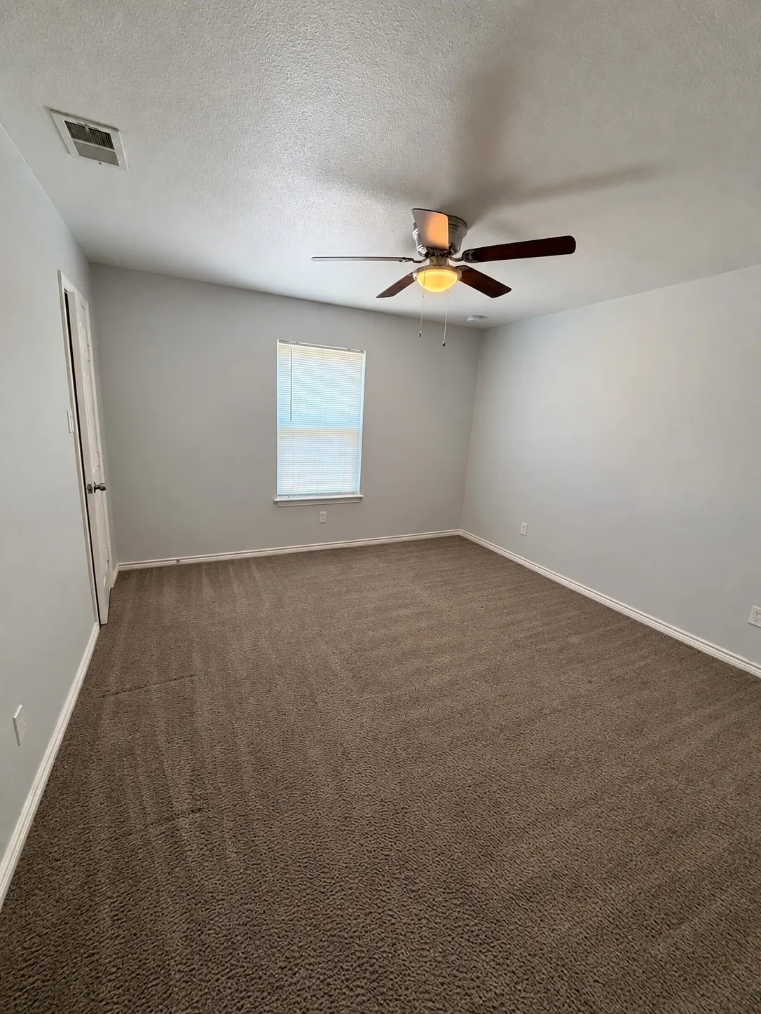 Single Family Residence For Sale in Tarrant County , 3513 E Hardeman Street, Fort Worth, Texas 76119, 6 Bedroom, 3 Bathroom, Garage spaces, 2,801 Sqft, built in 1951, mls#21396530, Real Estate Agent in Fort Worth, Homes For Sale in Tarrant county, Homes For Sale in Fort Worth, Realtor in Fort Worth Texas, Real Estate Brokerage Independent Realty Texas, Luminita Cordes Realtor