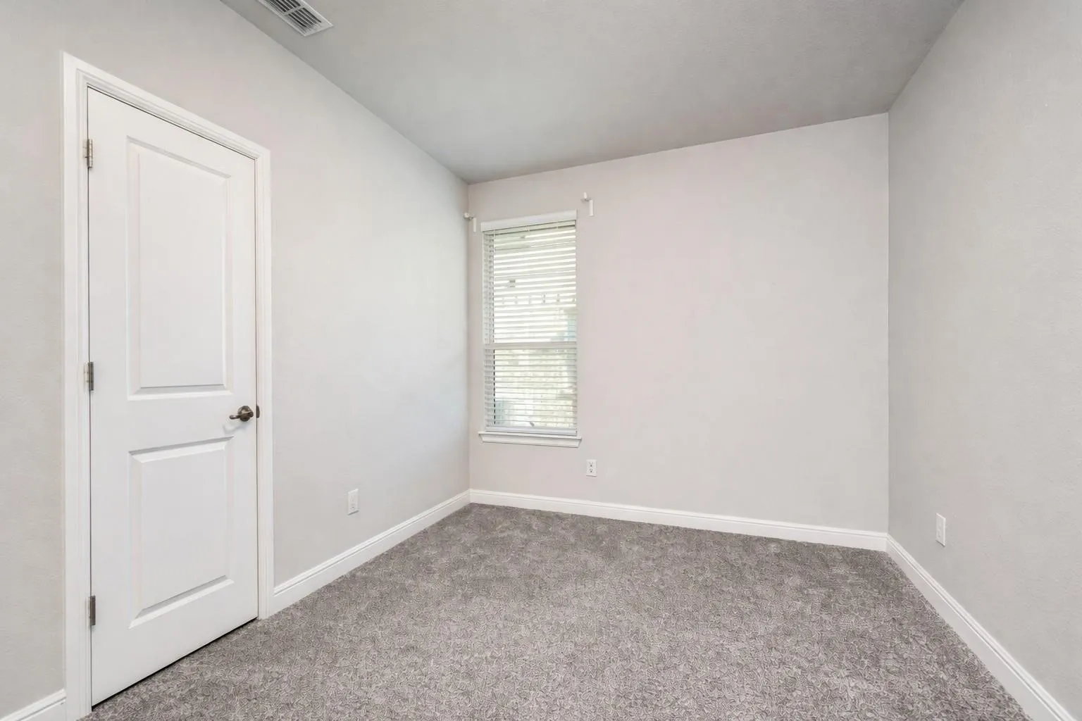 Single Family Residence For Sale in Denton County , 1316 Millerbird Way, Argyle, Texas 76226, 4 Bedroom, 2 Bathroom, 2 Garage spaces, 1,806 Sqft, built in 2021, mls#21395877, Real Estate Agent in Argyle, Homes For Sale in Denton county, Homes For Sale in Argyle, Realtor in Argyle Texas, Real Estate Brokerage Independent Realty Texas, Luminita Cordes Realtor