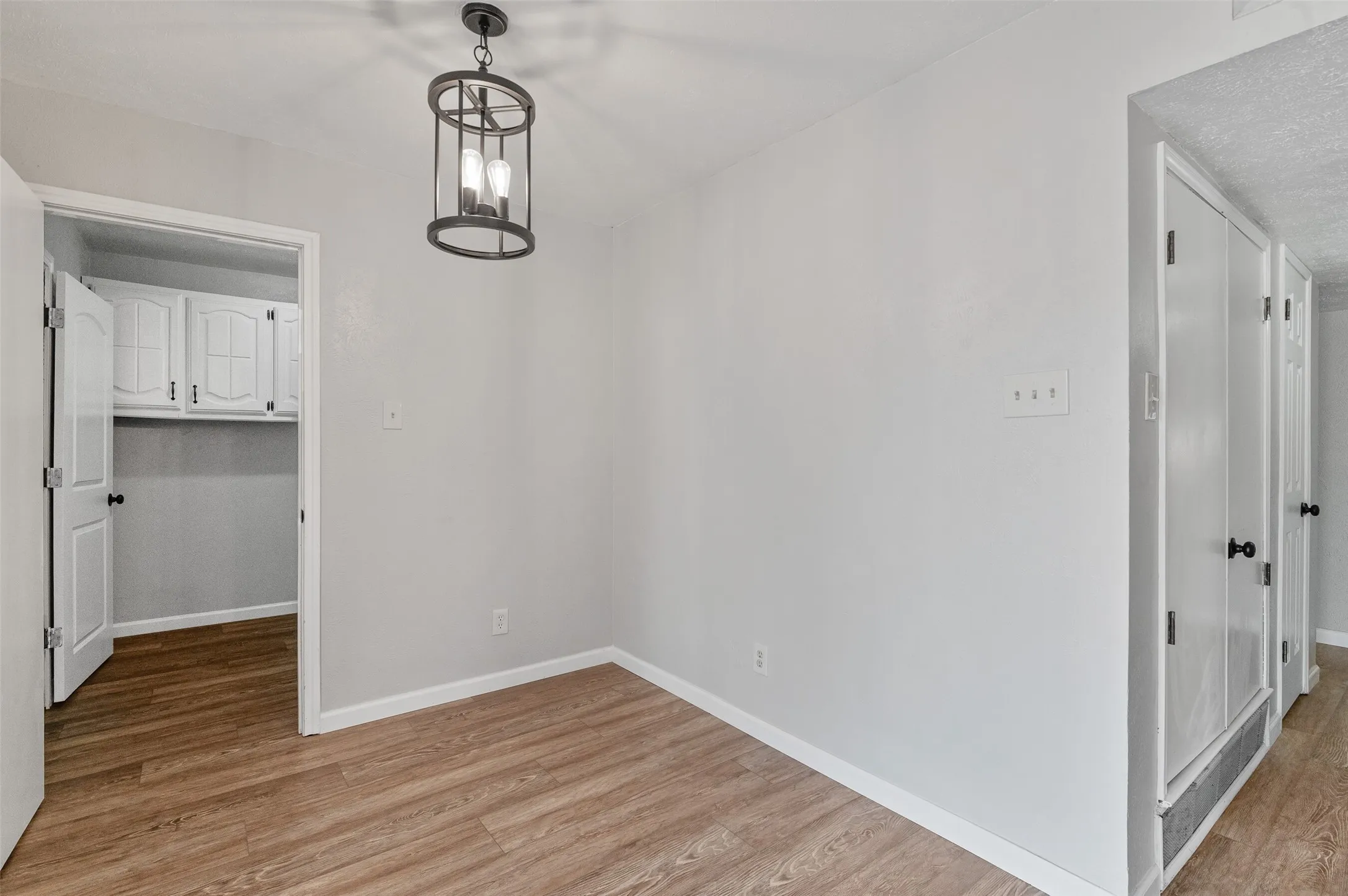 Single Family Residence For Sale in Dallas County , 1418 Paris Drive, Garland, Texas 75040, 3 Bedroom, 2 Bathroom, Garage spaces, 1,820 Sqft, built in 1977, mls#21393353, Real Estate Agent in Garland, Homes For Sale in Dallas county, Homes For Sale in Garland, Realtor in Garland Texas, Real Estate Brokerage Independent Realty Texas, Luminita Cordes Realtor